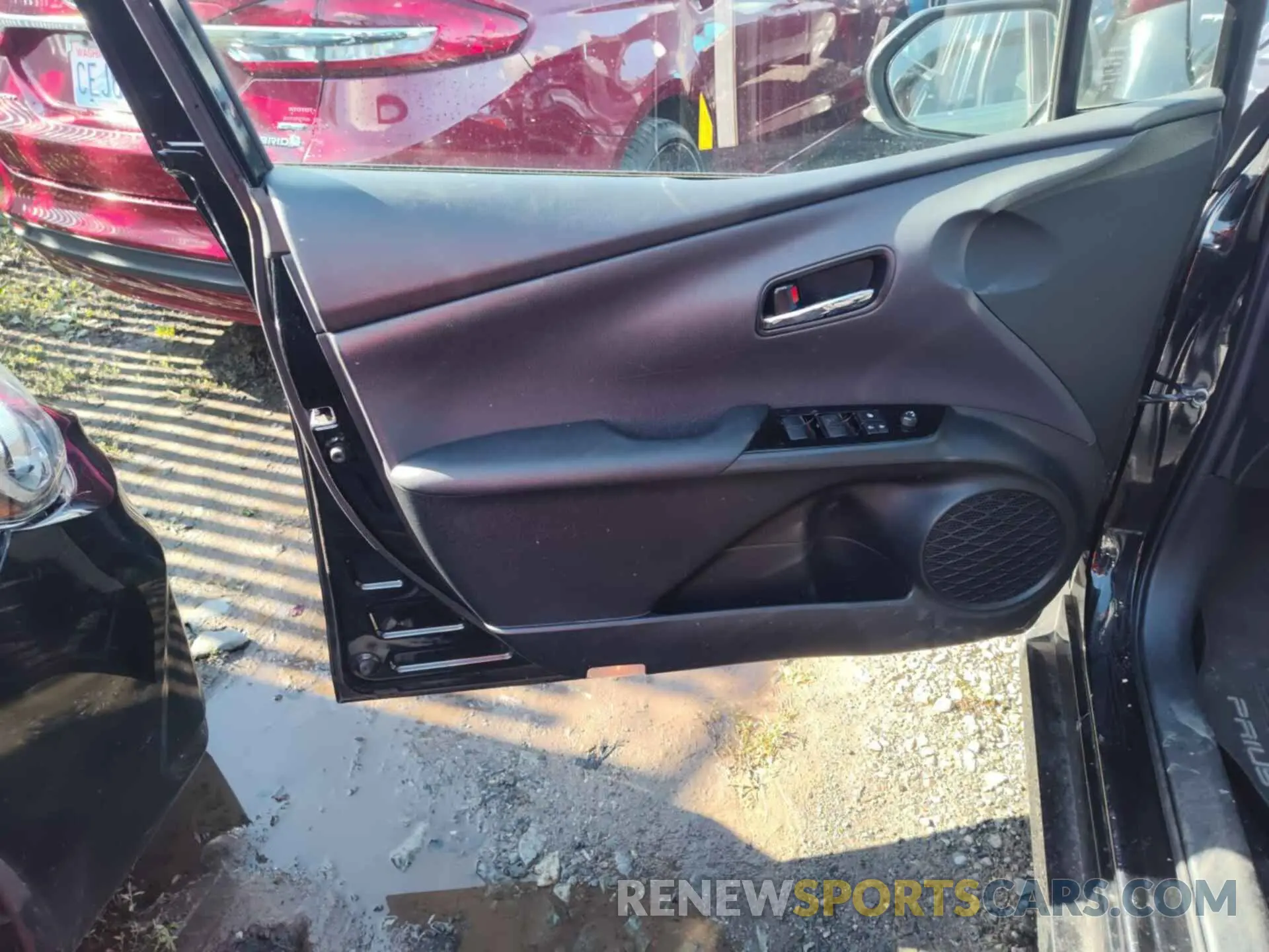 36 Photograph of a damaged car JTDKAMFUXM3136325 TOYOTA PRIUS 2021