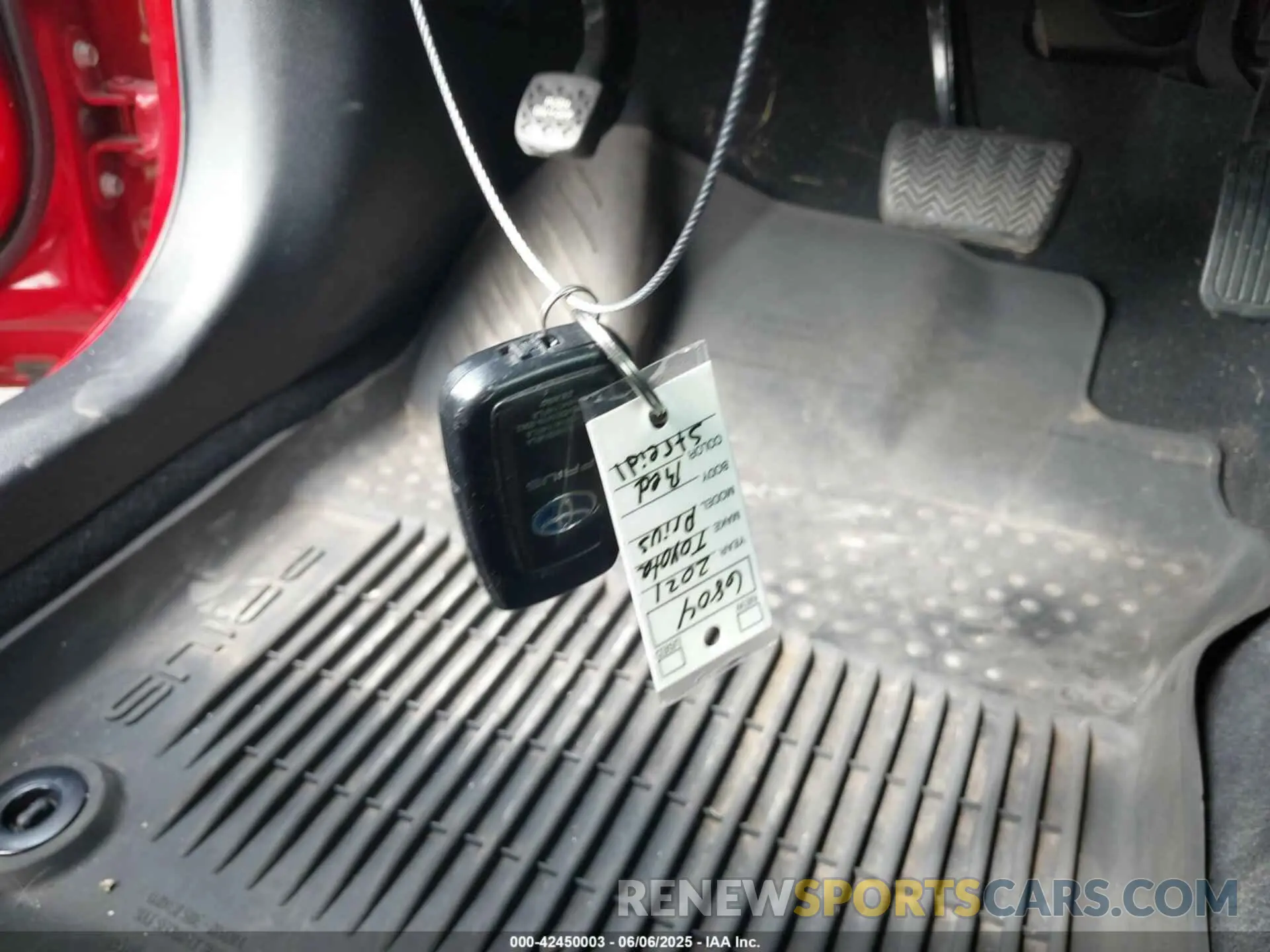 11 Photograph of a damaged car JTDL9MFU0M3029880 TOYOTA PRIUS 2021