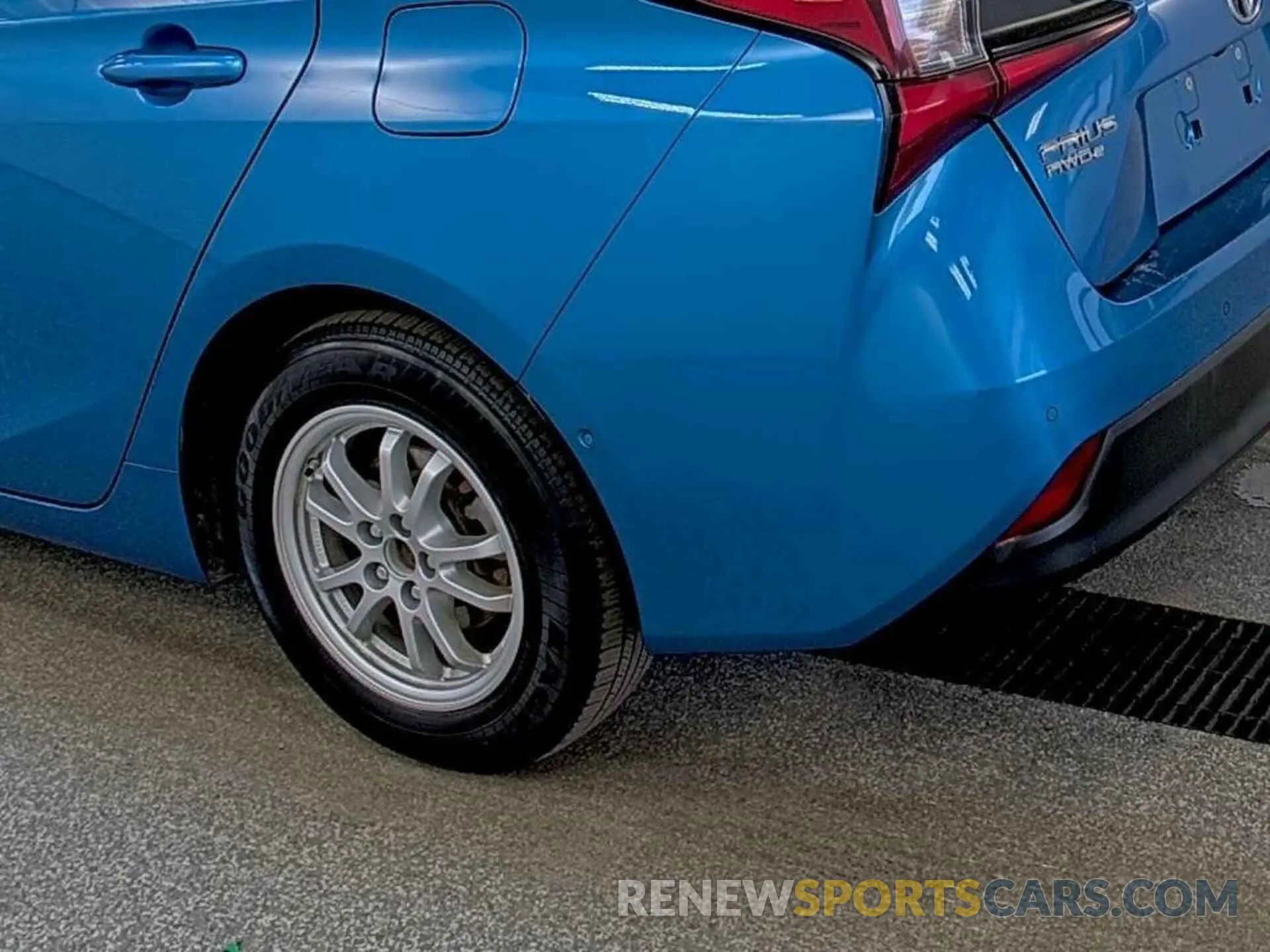 11 Photograph of a damaged car JTDL9MFU2M3030867 TOYOTA PRIUS 2021