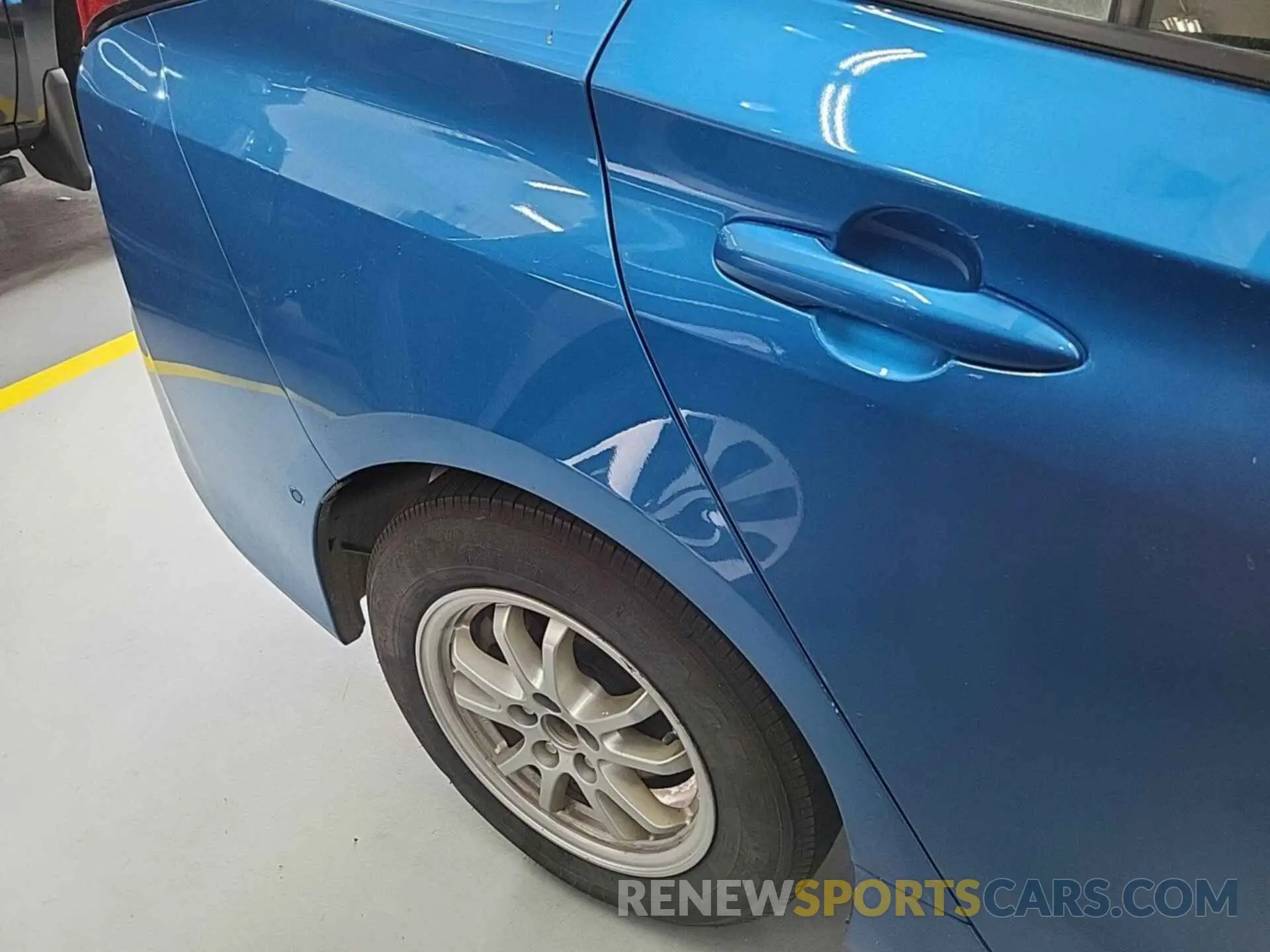 27 Photograph of a damaged car JTDL9MFU2M3030867 TOYOTA PRIUS 2021