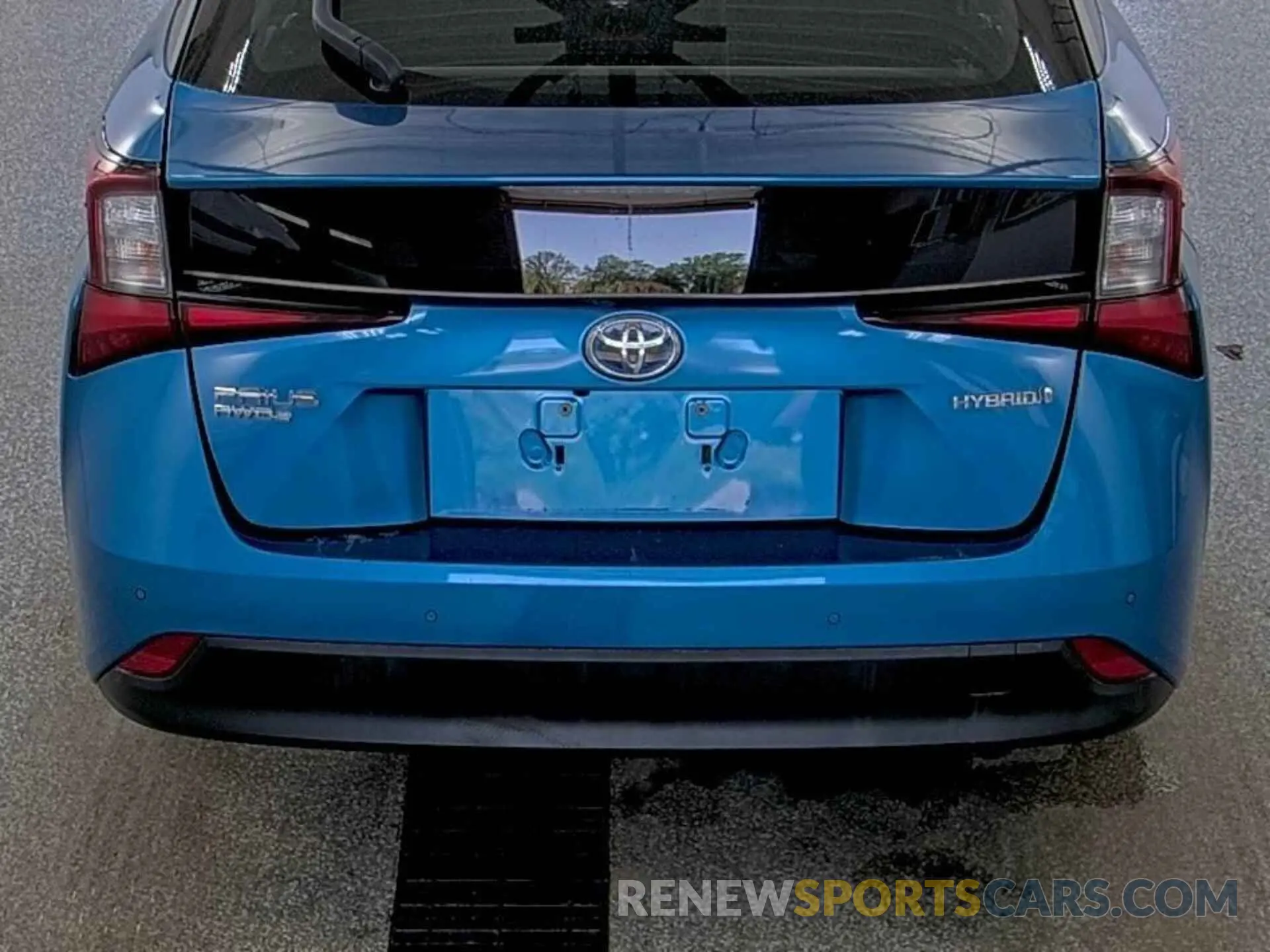 29 Photograph of a damaged car JTDL9MFU2M3030867 TOYOTA PRIUS 2021