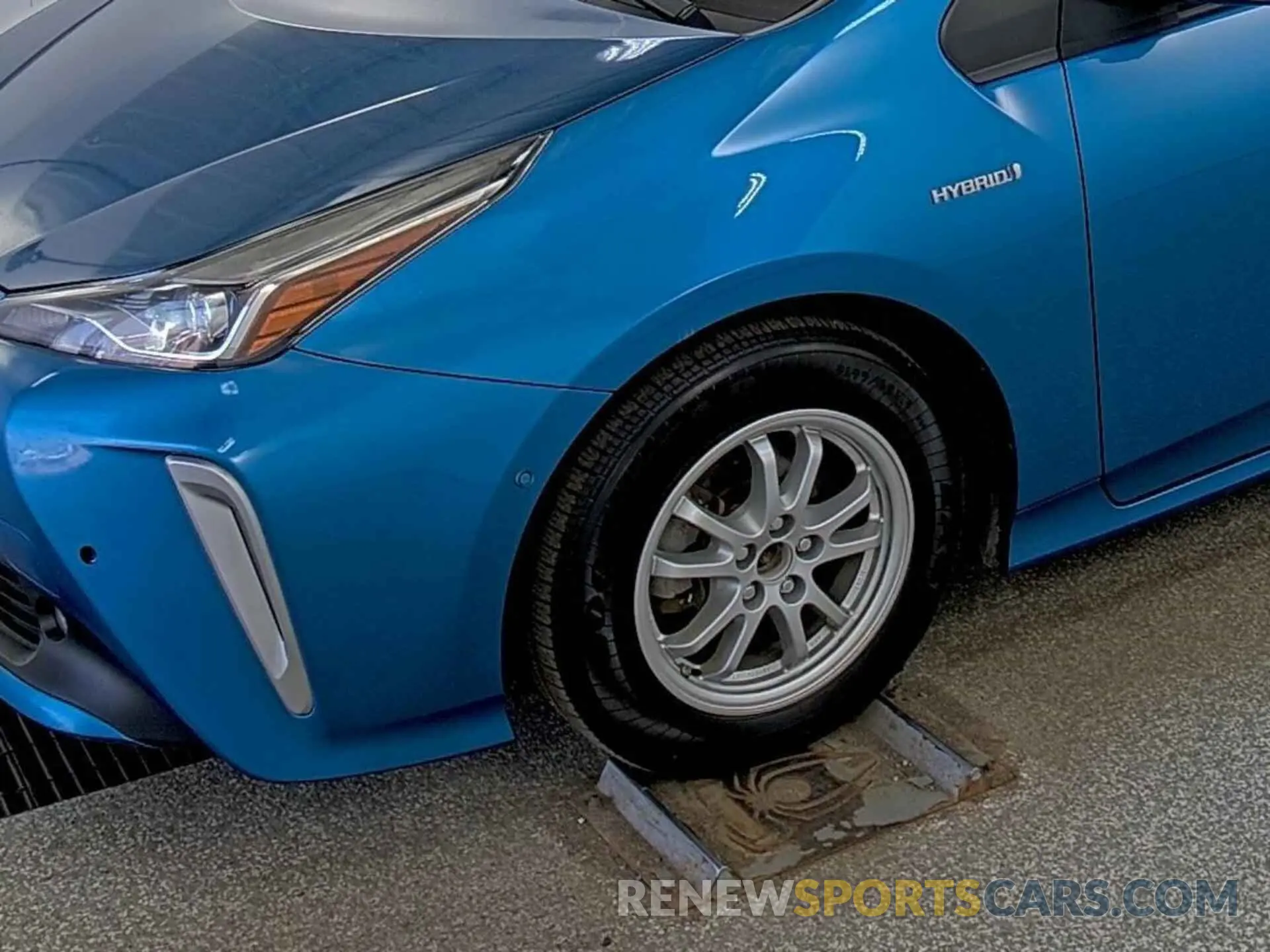 37 Photograph of a damaged car JTDL9MFU2M3030867 TOYOTA PRIUS 2021