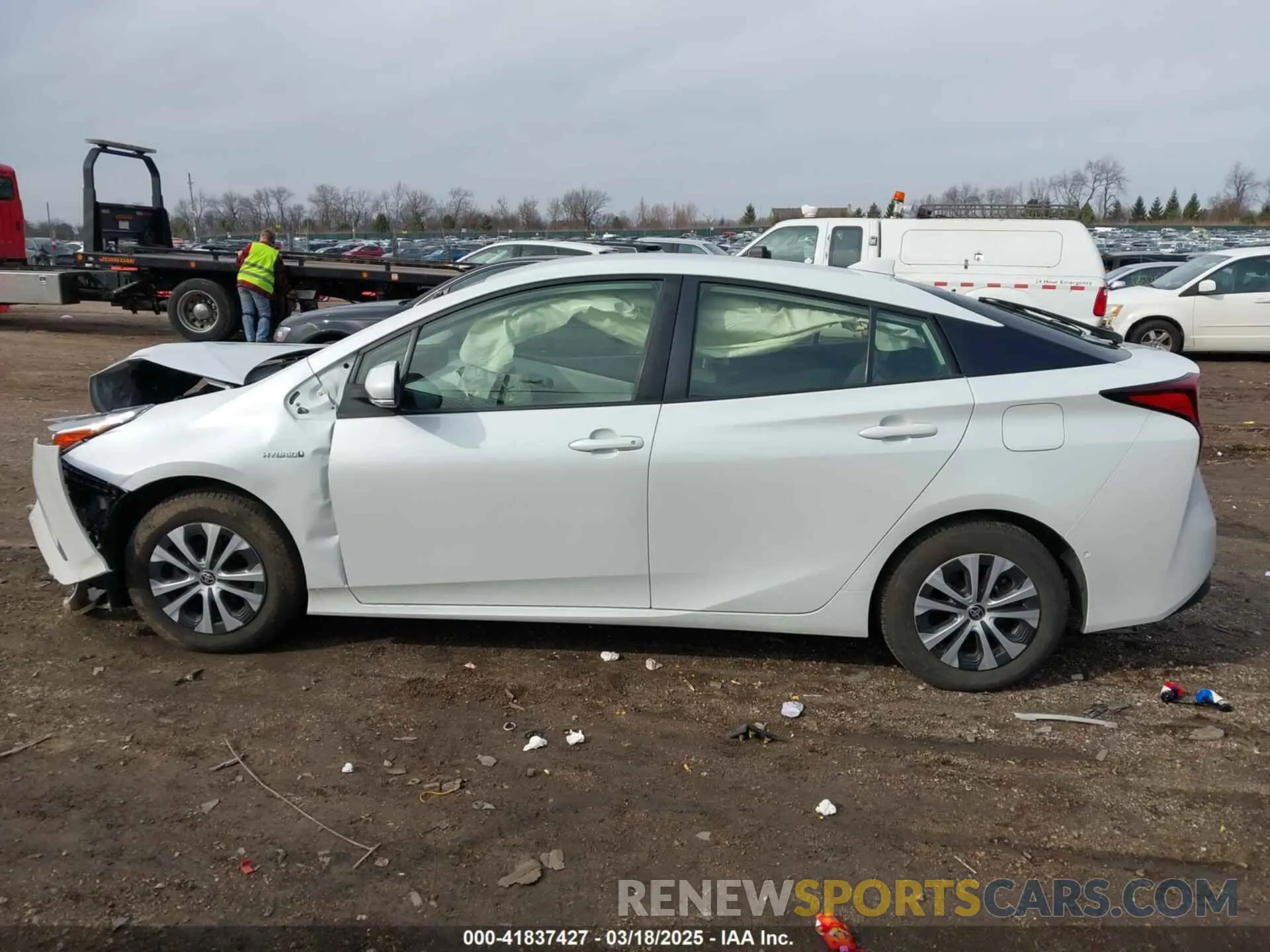 14 Photograph of a damaged car JTDL9MFU3M3030604 TOYOTA PRIUS 2021