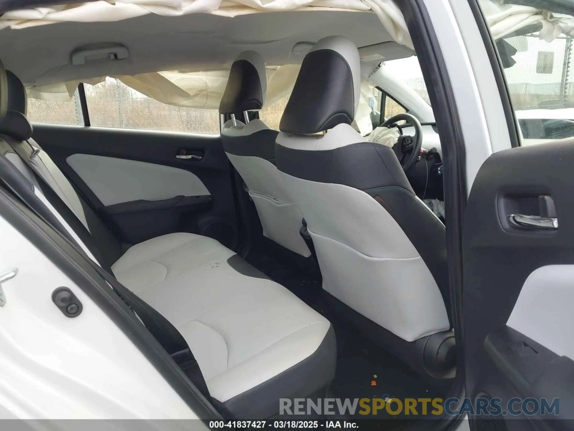 8 Photograph of a damaged car JTDL9MFU3M3030604 TOYOTA PRIUS 2021