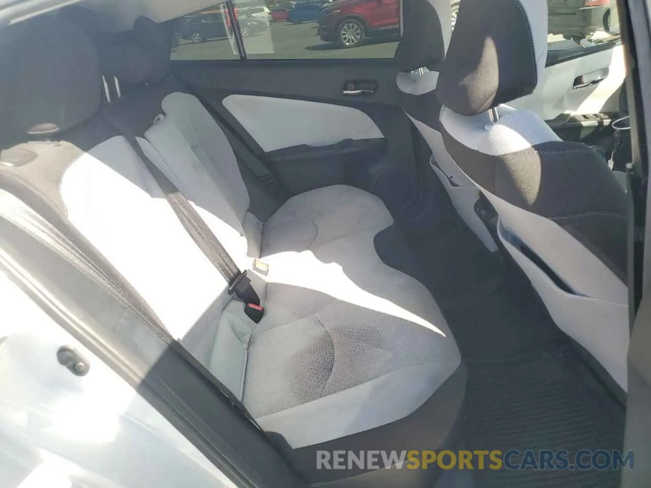 10 Photograph of a damaged car JTDL9MFU3M3031137 TOYOTA PRIUS 2021