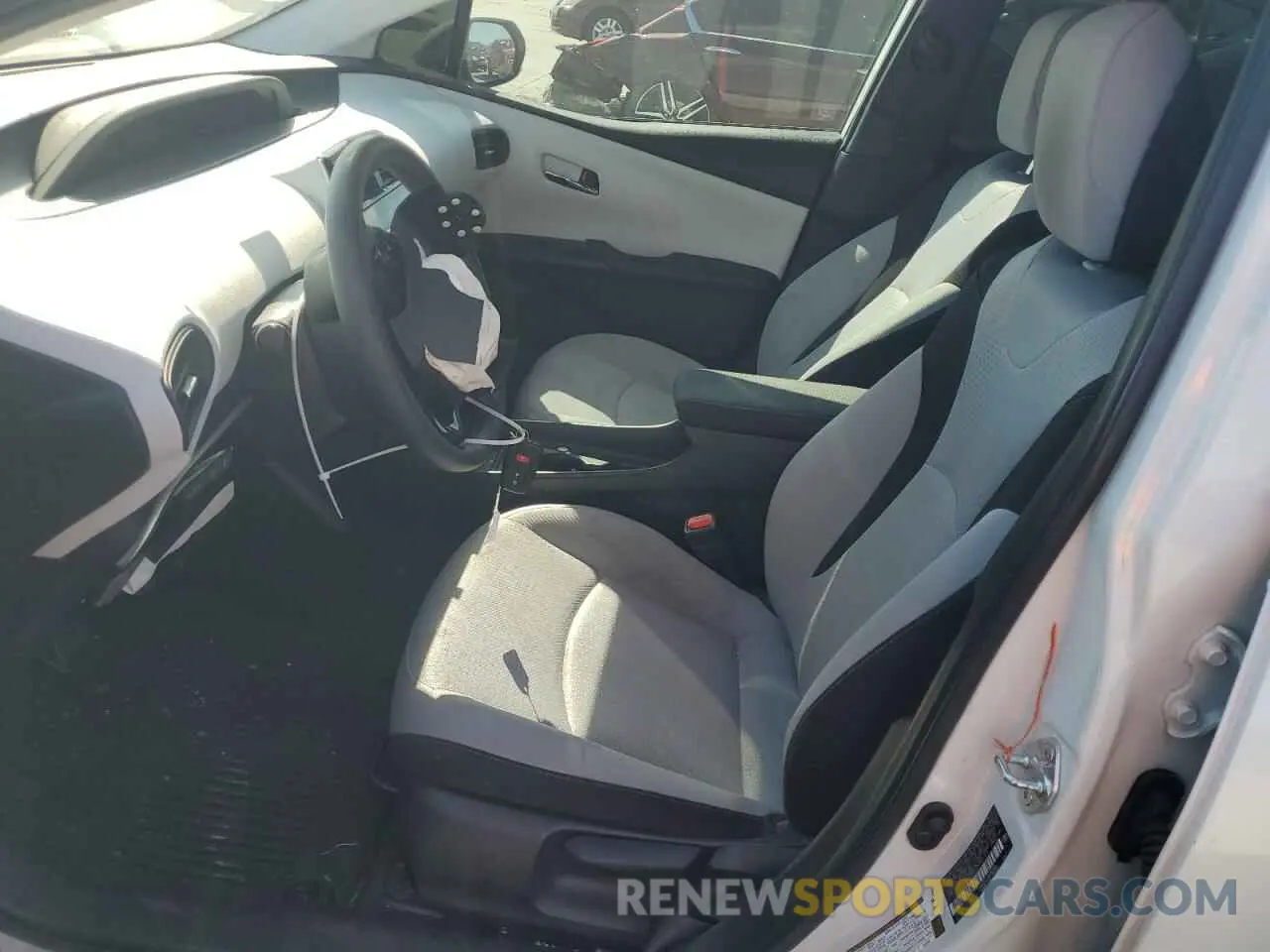 7 Photograph of a damaged car JTDL9MFU3M3031137 TOYOTA PRIUS 2021