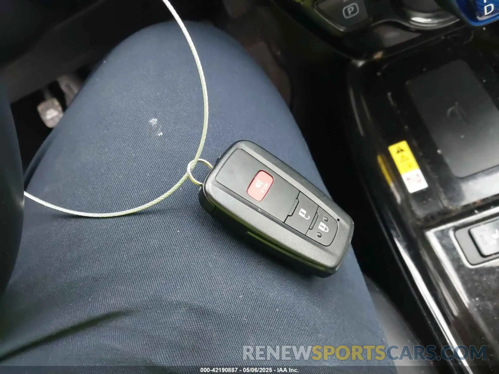 11 Photograph of a damaged car JTDL9MFU5M3023704 TOYOTA PRIUS 2021