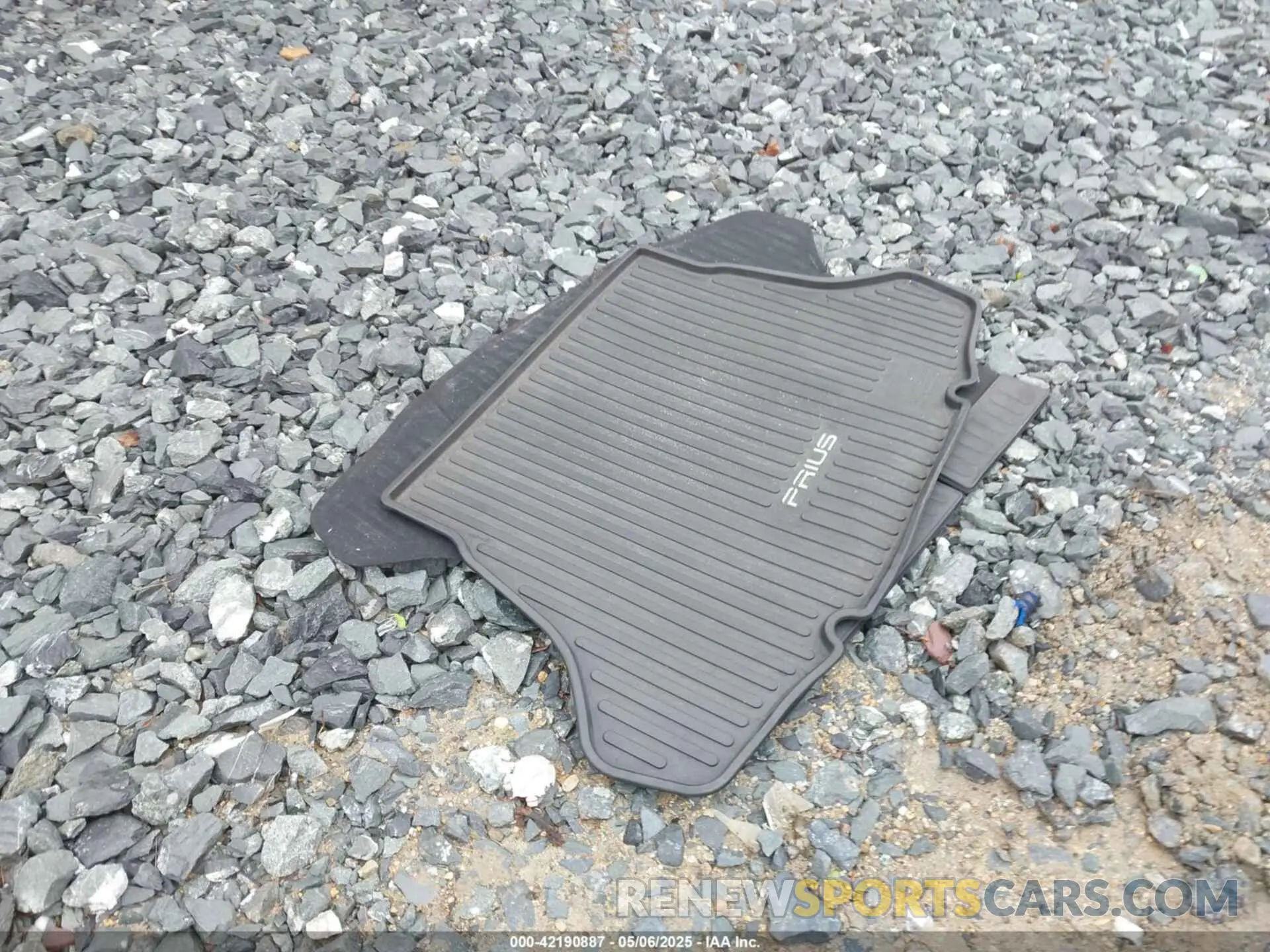 12 Photograph of a damaged car JTDL9MFU5M3023704 TOYOTA PRIUS 2021