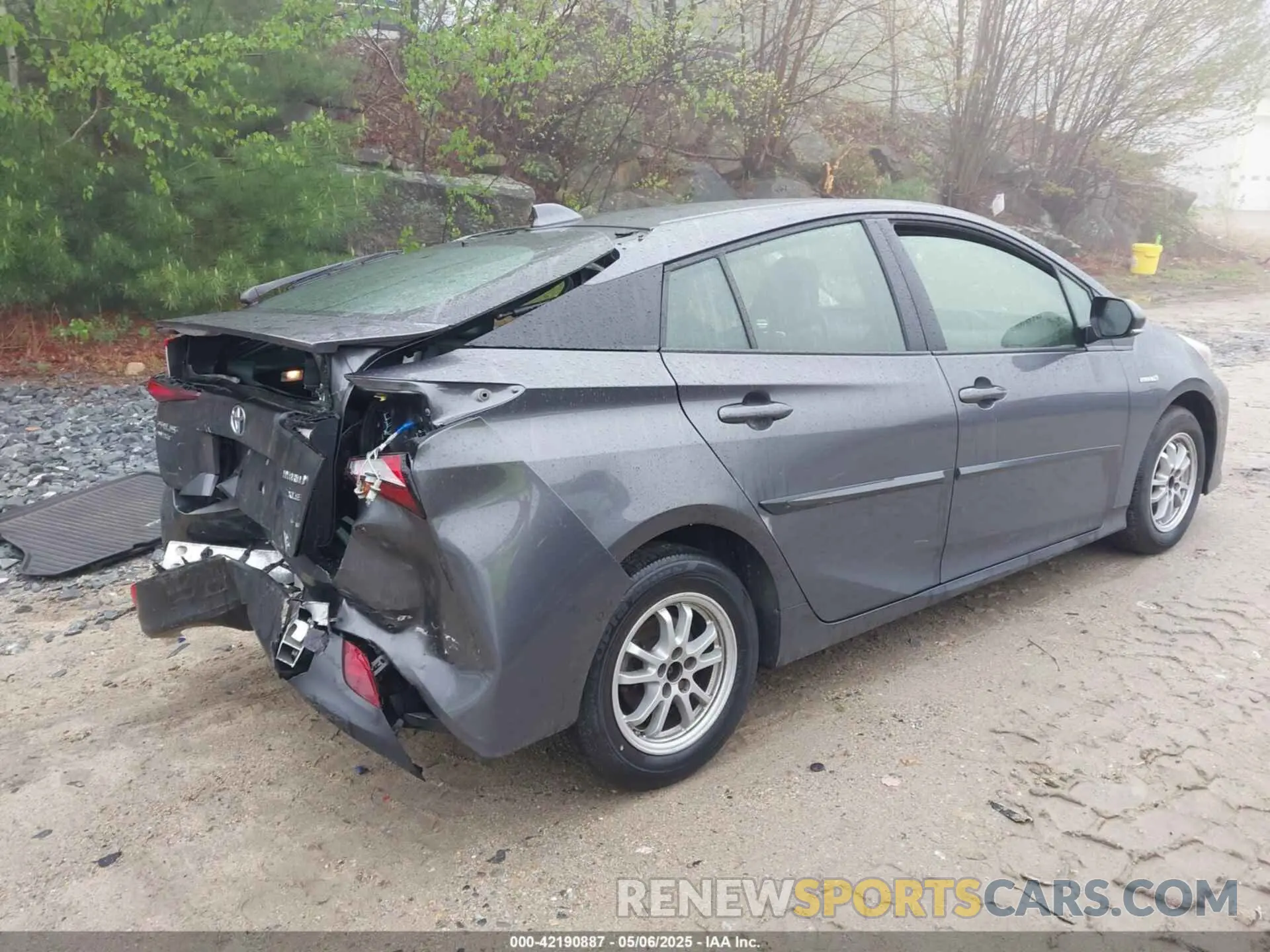 4 Photograph of a damaged car JTDL9MFU5M3023704 TOYOTA PRIUS 2021