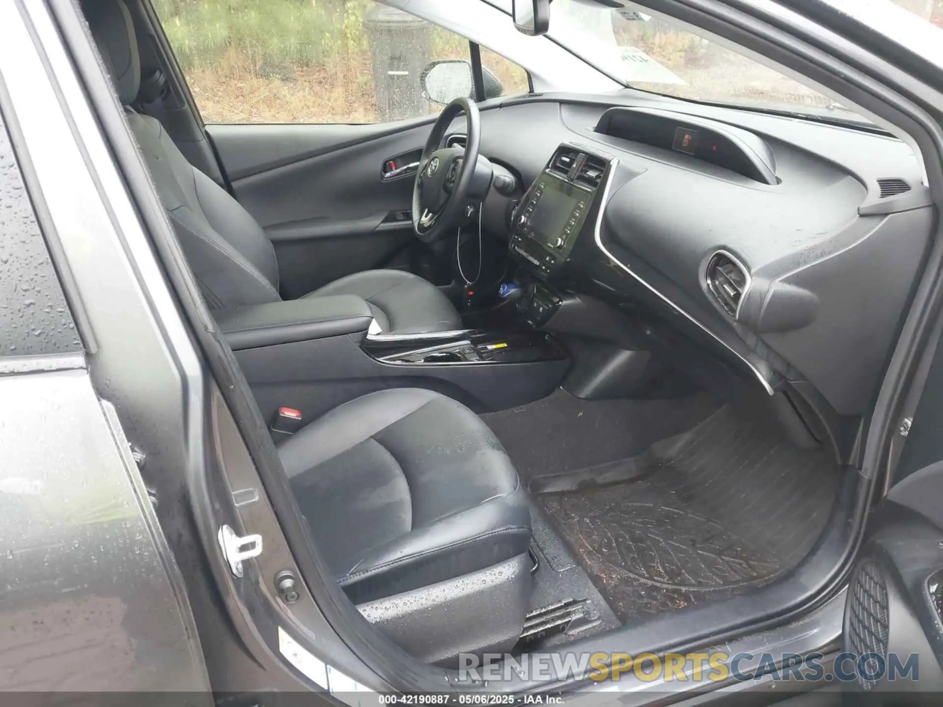 5 Photograph of a damaged car JTDL9MFU5M3023704 TOYOTA PRIUS 2021