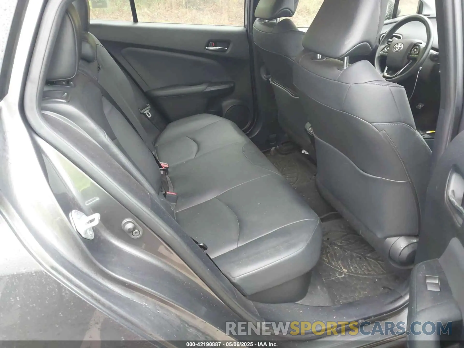8 Photograph of a damaged car JTDL9MFU5M3023704 TOYOTA PRIUS 2021