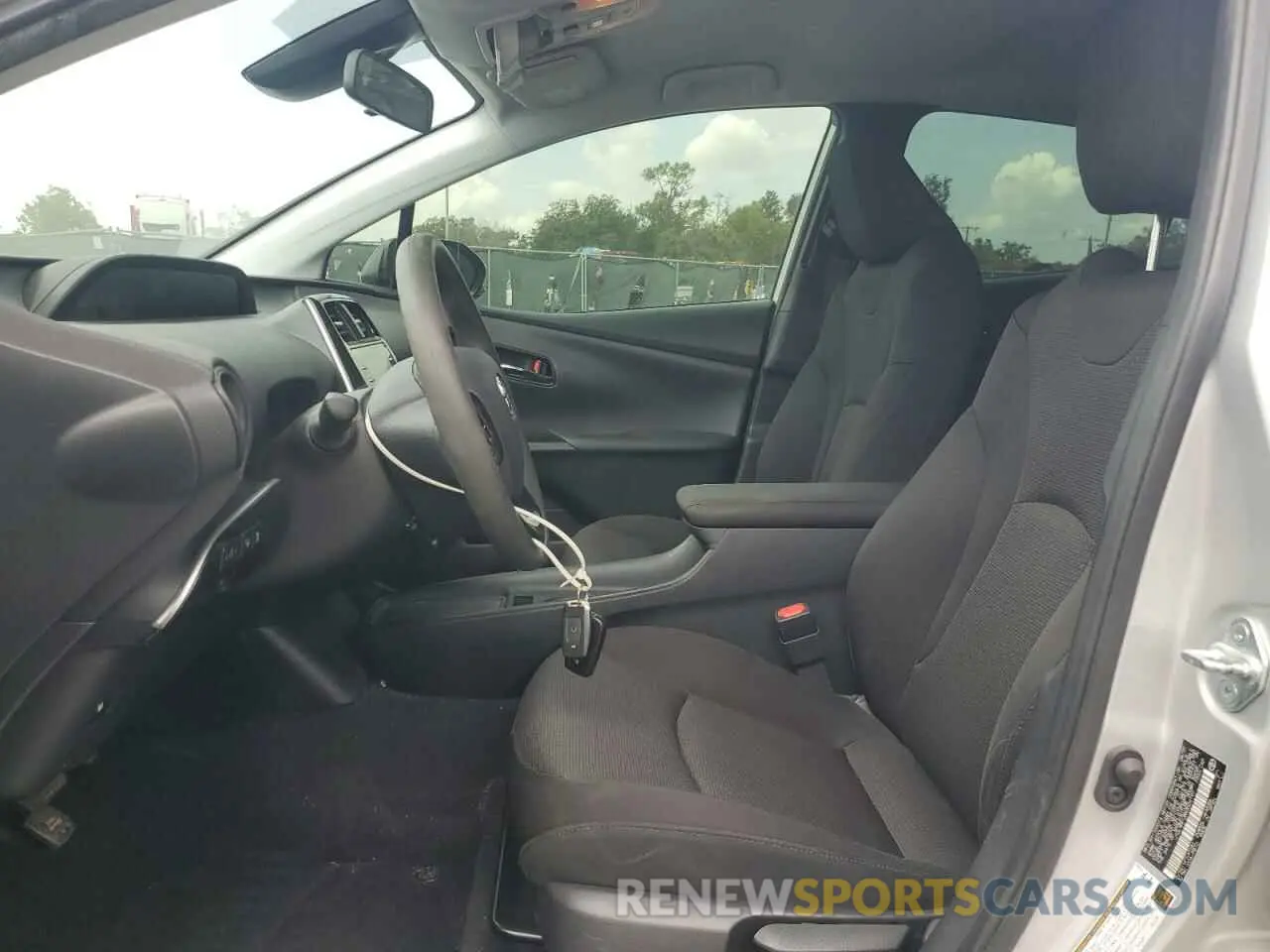 7 Photograph of a damaged car JTDL9MFU8M3024197 TOYOTA PRIUS 2021