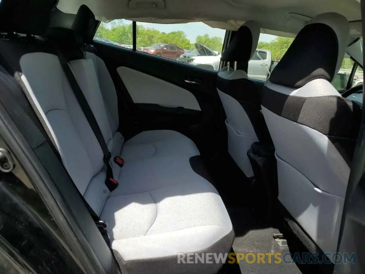10 Photograph of a damaged car JTDL9MFU8M3029870 TOYOTA PRIUS 2021