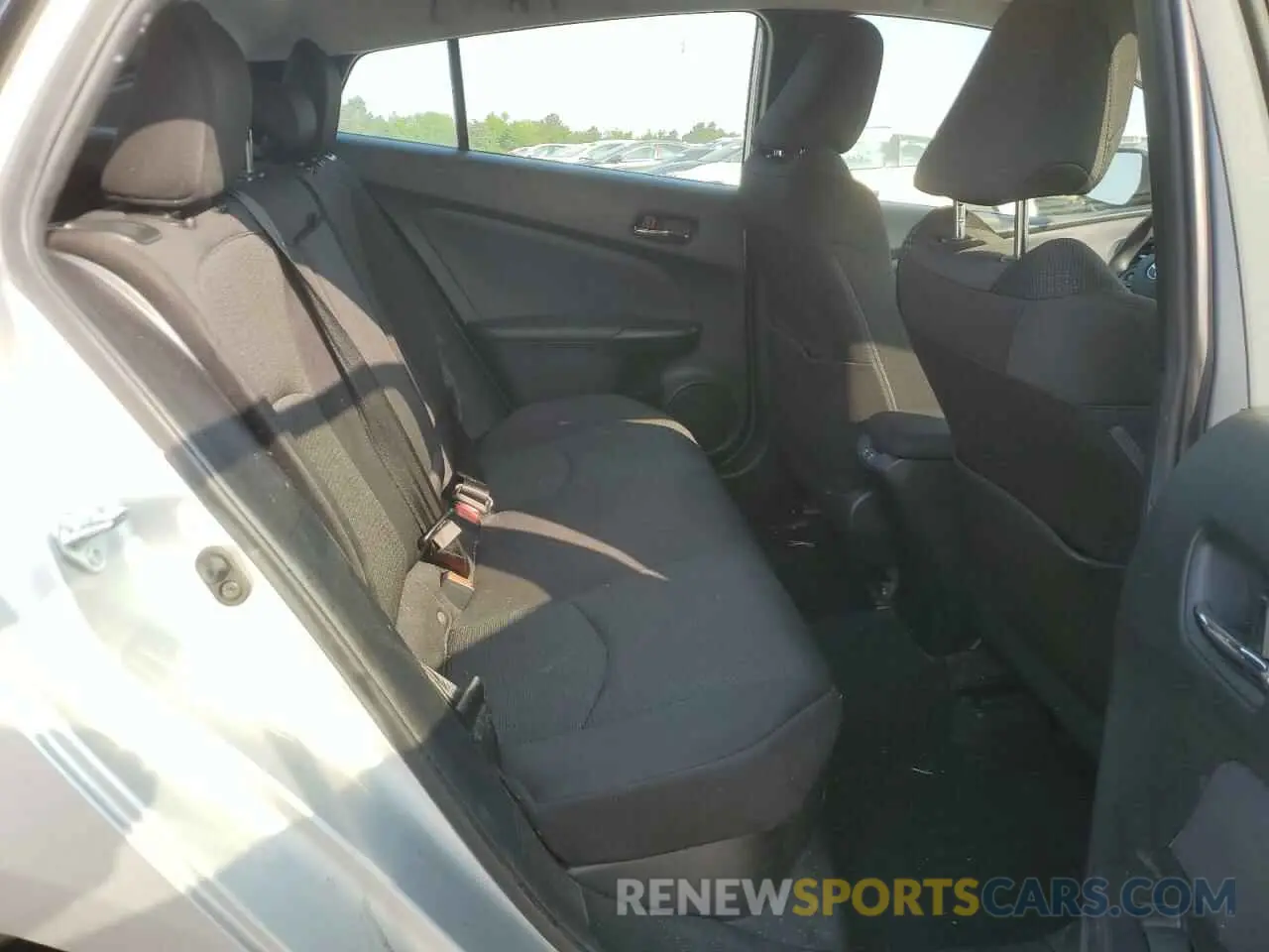 10 Photograph of a damaged car JTDL9MFU8M3030193 TOYOTA PRIUS 2021