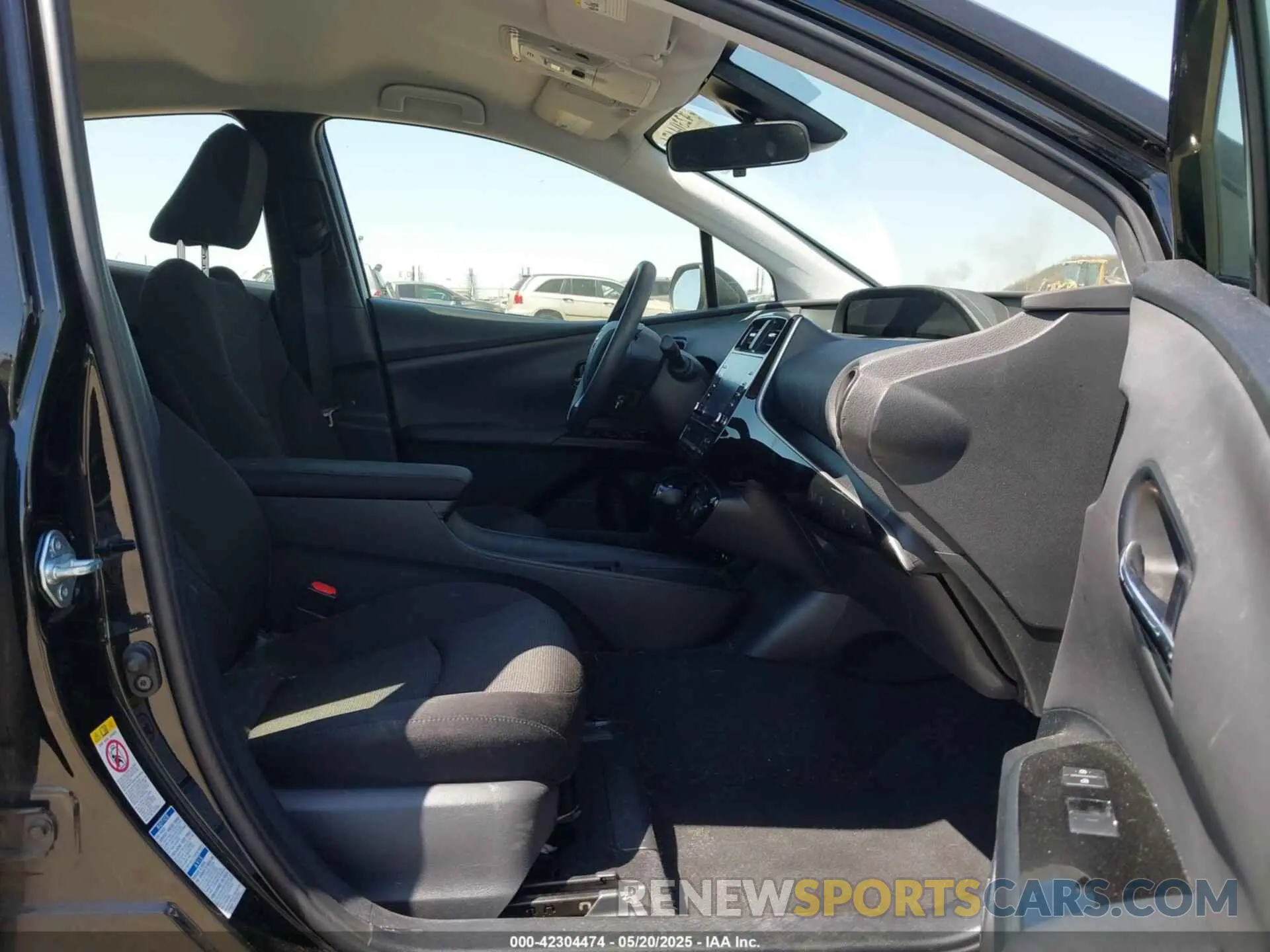 5 Photograph of a damaged car JTDL9MFUXM3024282 TOYOTA PRIUS 2021