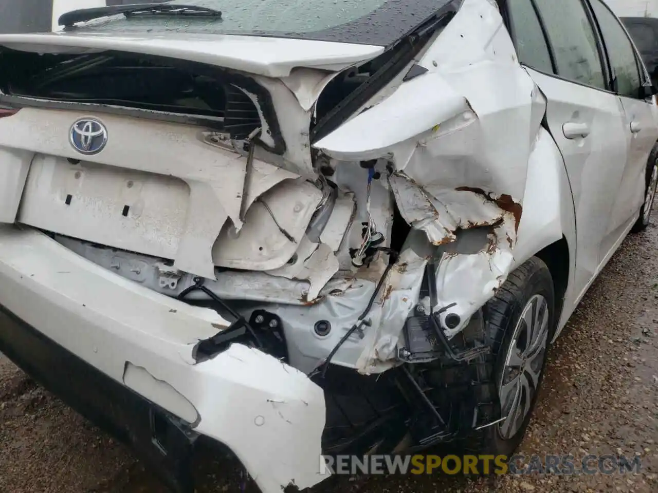 9 Photograph of a damaged car JTDL9MFUXM3026971 TOYOTA PRIUS 2021