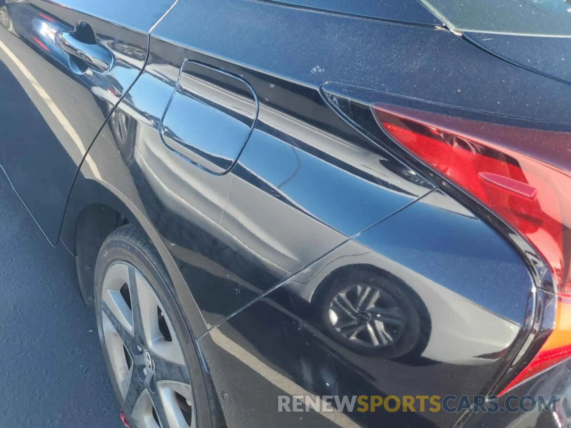 34 Photograph of a damaged car JTDKAMFU3N3161195 TOYOTA PRIUS 2022