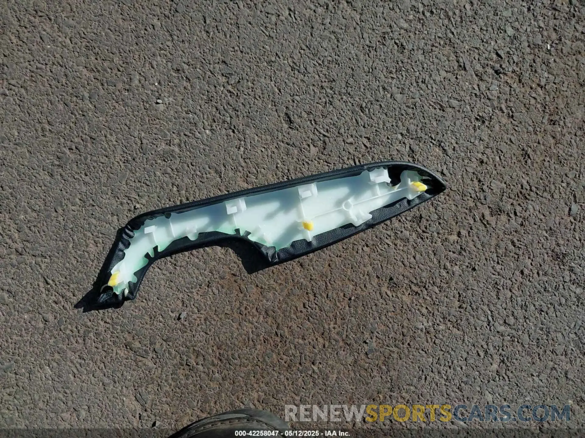 12 Photograph of a damaged car JTDKAMFU7N3173298 TOYOTA PRIUS 2022