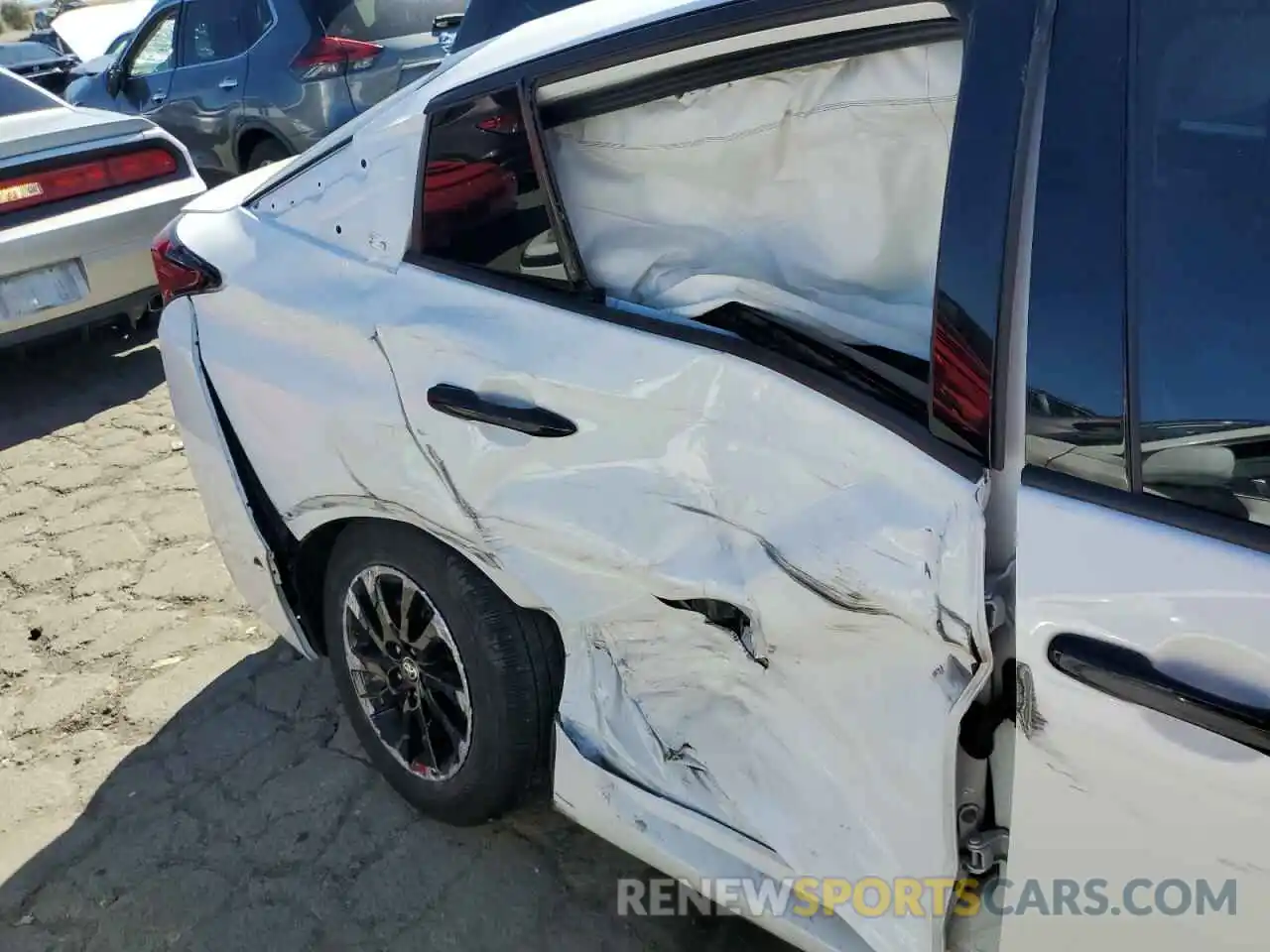 9 Photograph of a damaged car JTDL9MFU1N3033213 TOYOTA PRIUS 2022