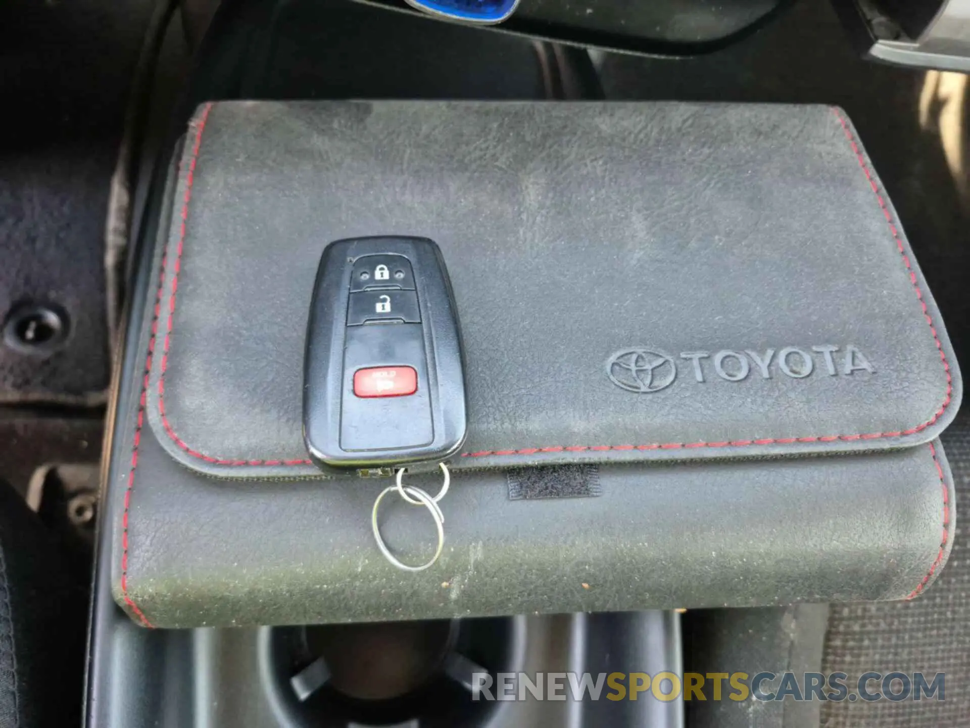12 Photograph of a damaged car JTDL9MFU2N3033303 TOYOTA PRIUS 2022