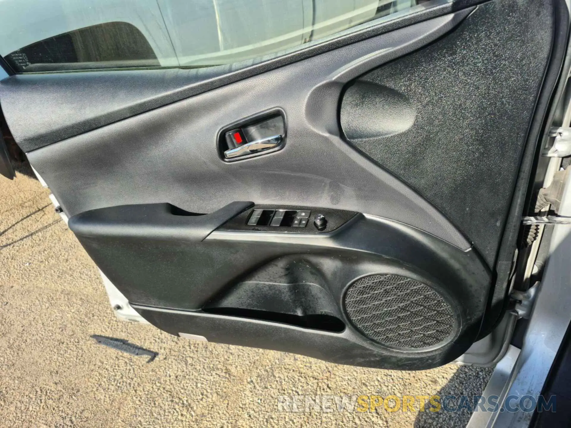 9 Photograph of a damaged car JTDL9MFU2N3033303 TOYOTA PRIUS 2022