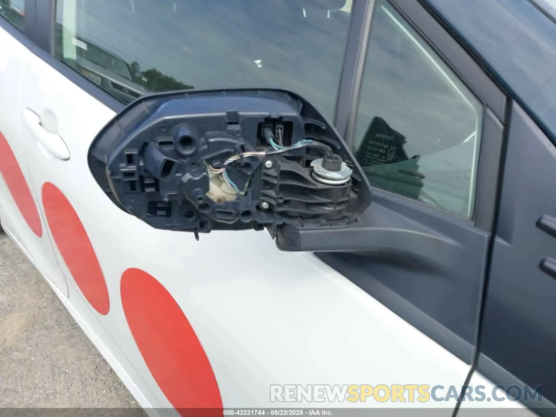 17 Photograph of a damaged car JTDL9MFU6N3034955 TOYOTA PRIUS 2022