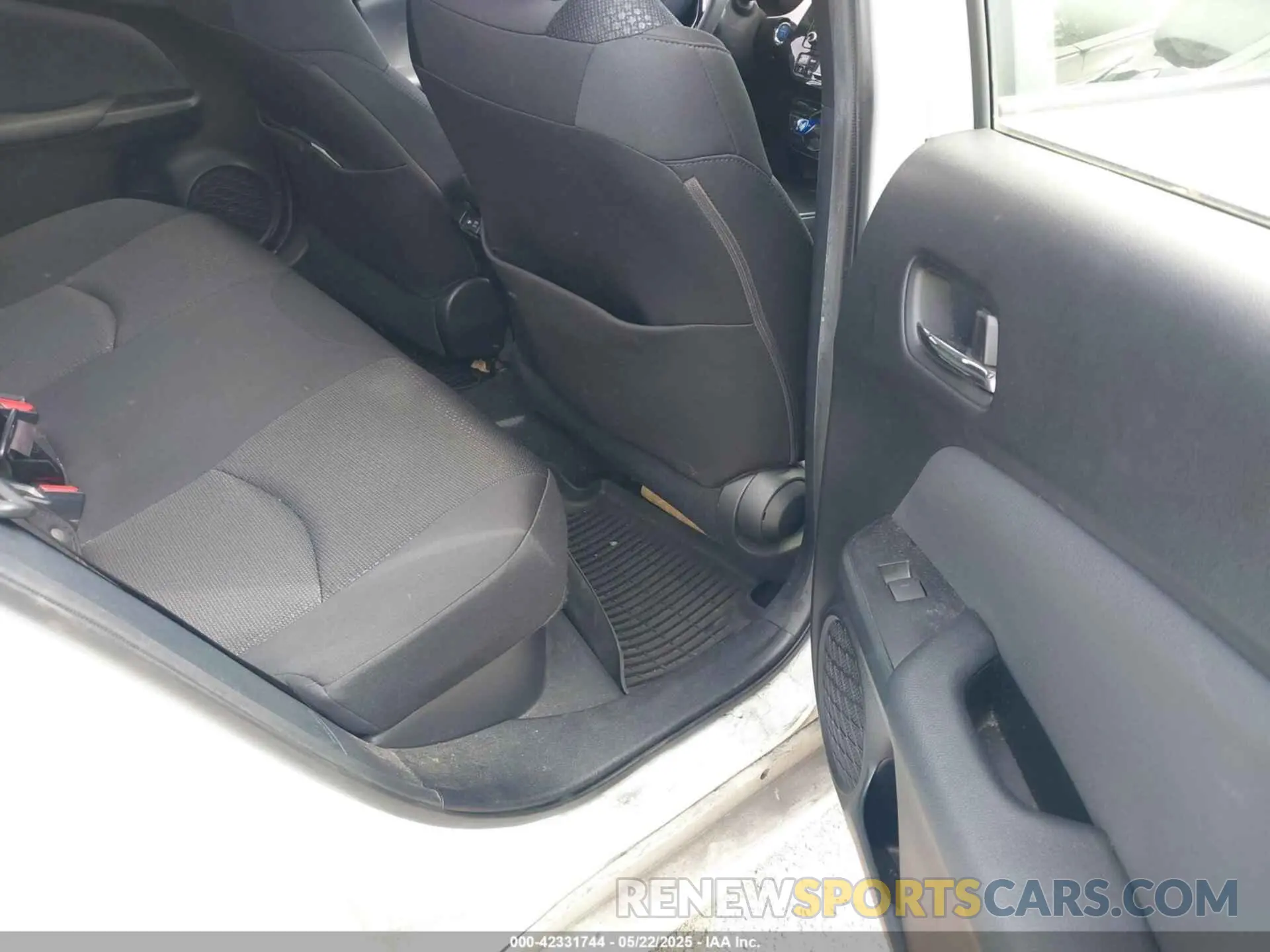 8 Photograph of a damaged car JTDL9MFU6N3034955 TOYOTA PRIUS 2022