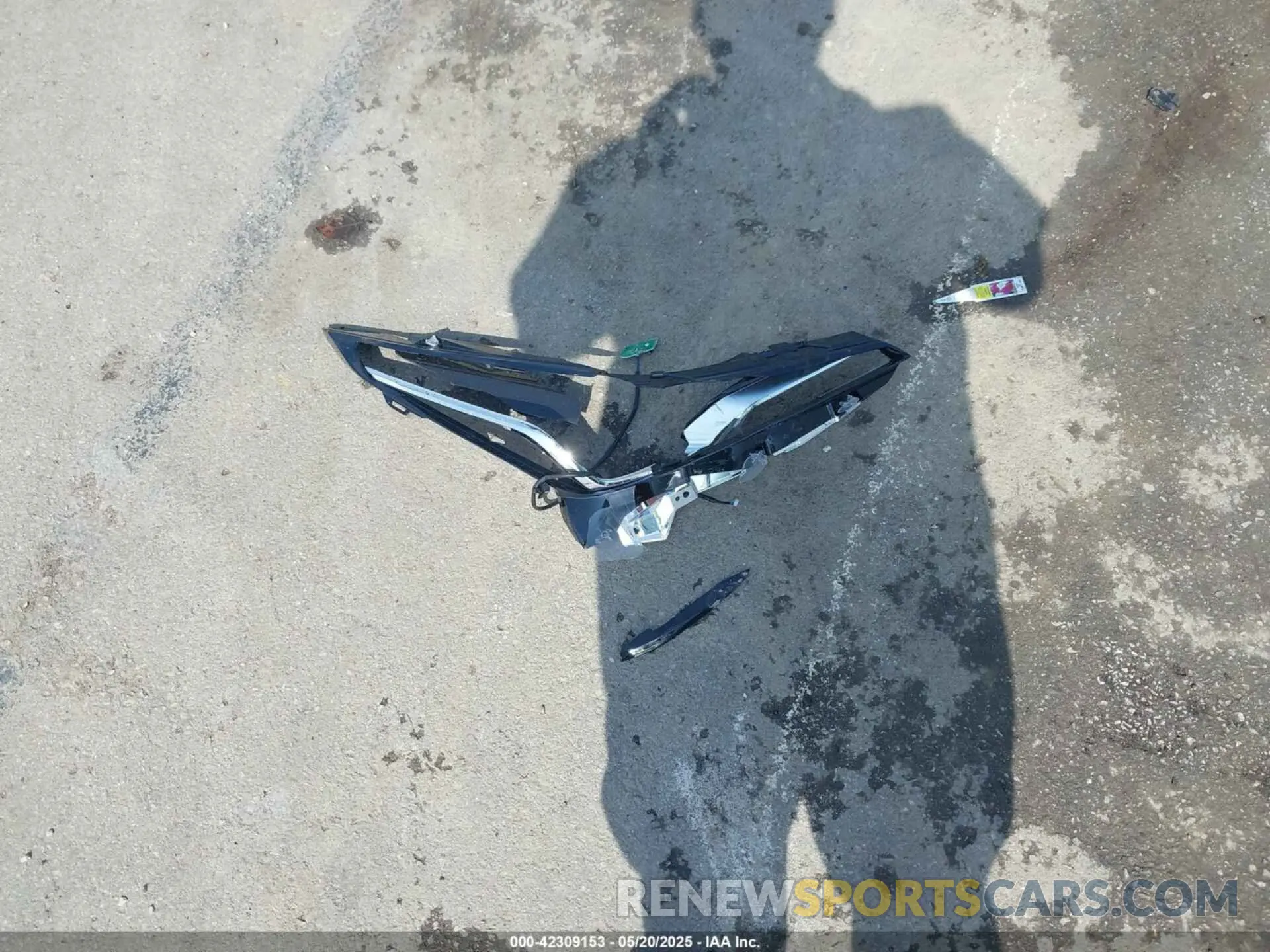 12 Photograph of a damaged car JTDL9MFU6N3037807 TOYOTA PRIUS 2022