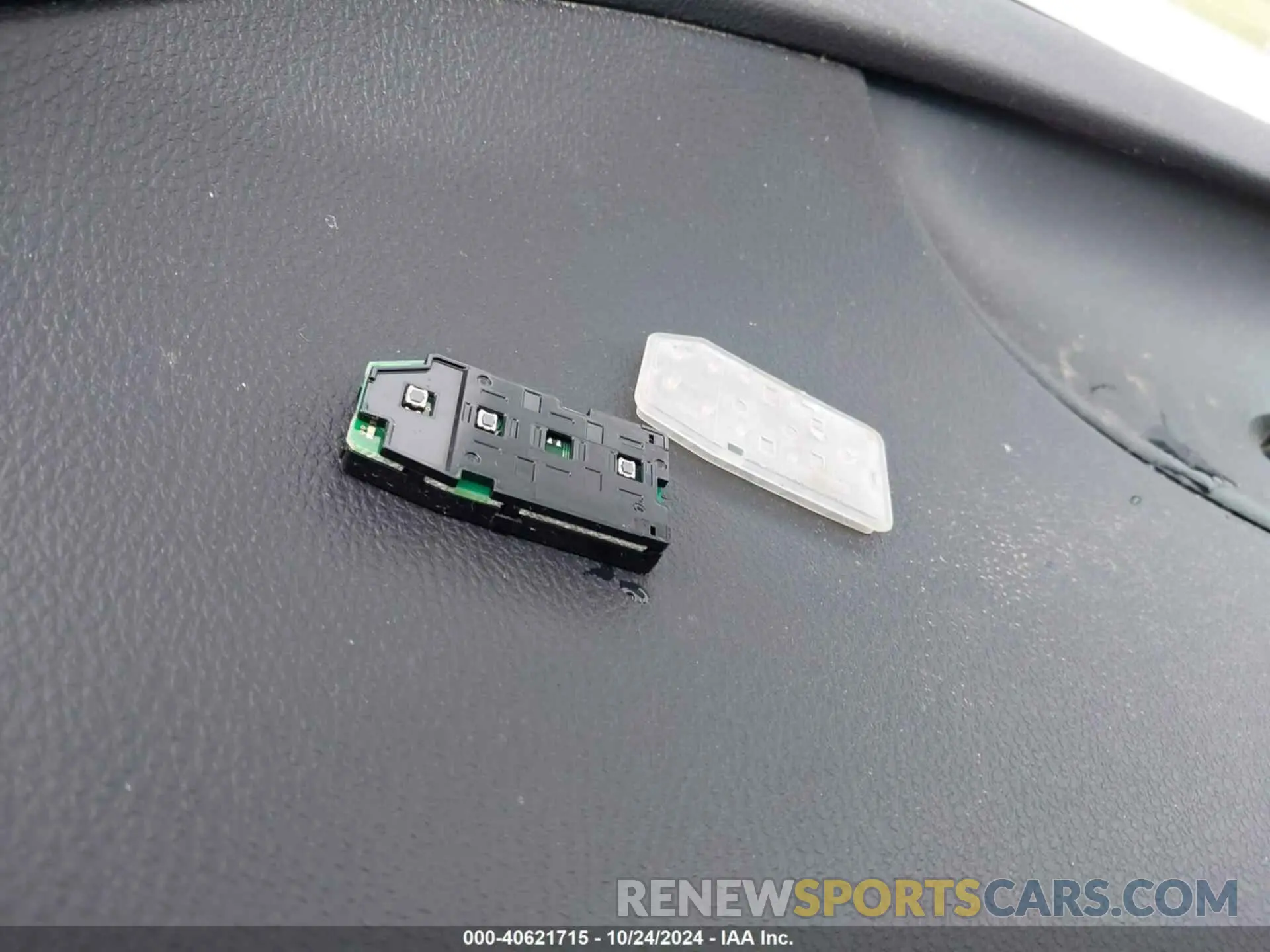 11 Photograph of a damaged car JTDL9MFU8N3040157 TOYOTA PRIUS 2022