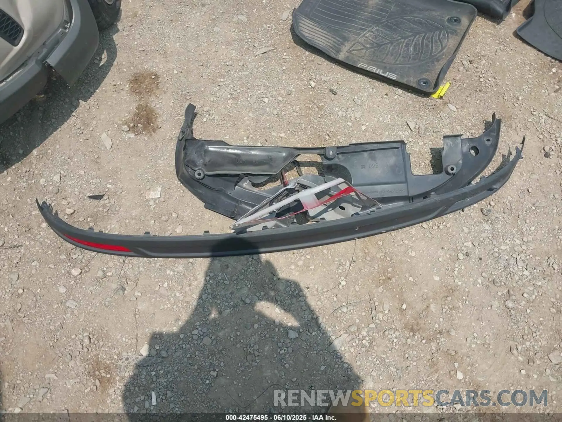 12 Photograph of a damaged car JTDL9MFUXN3035445 TOYOTA PRIUS 2022