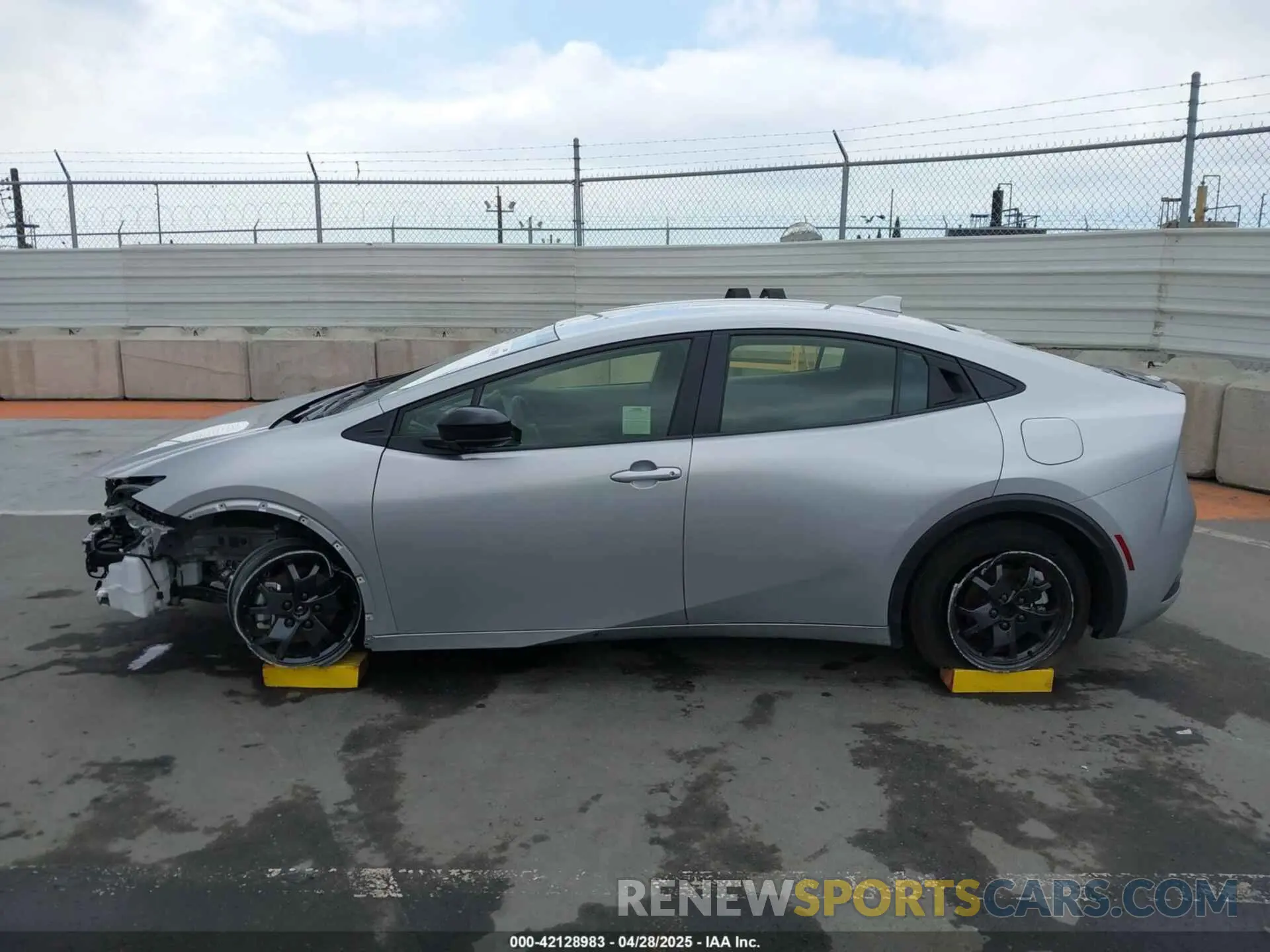 15 Photograph of a damaged car JTDACAAU2R3019020 TOYOTA PRIUS 2024