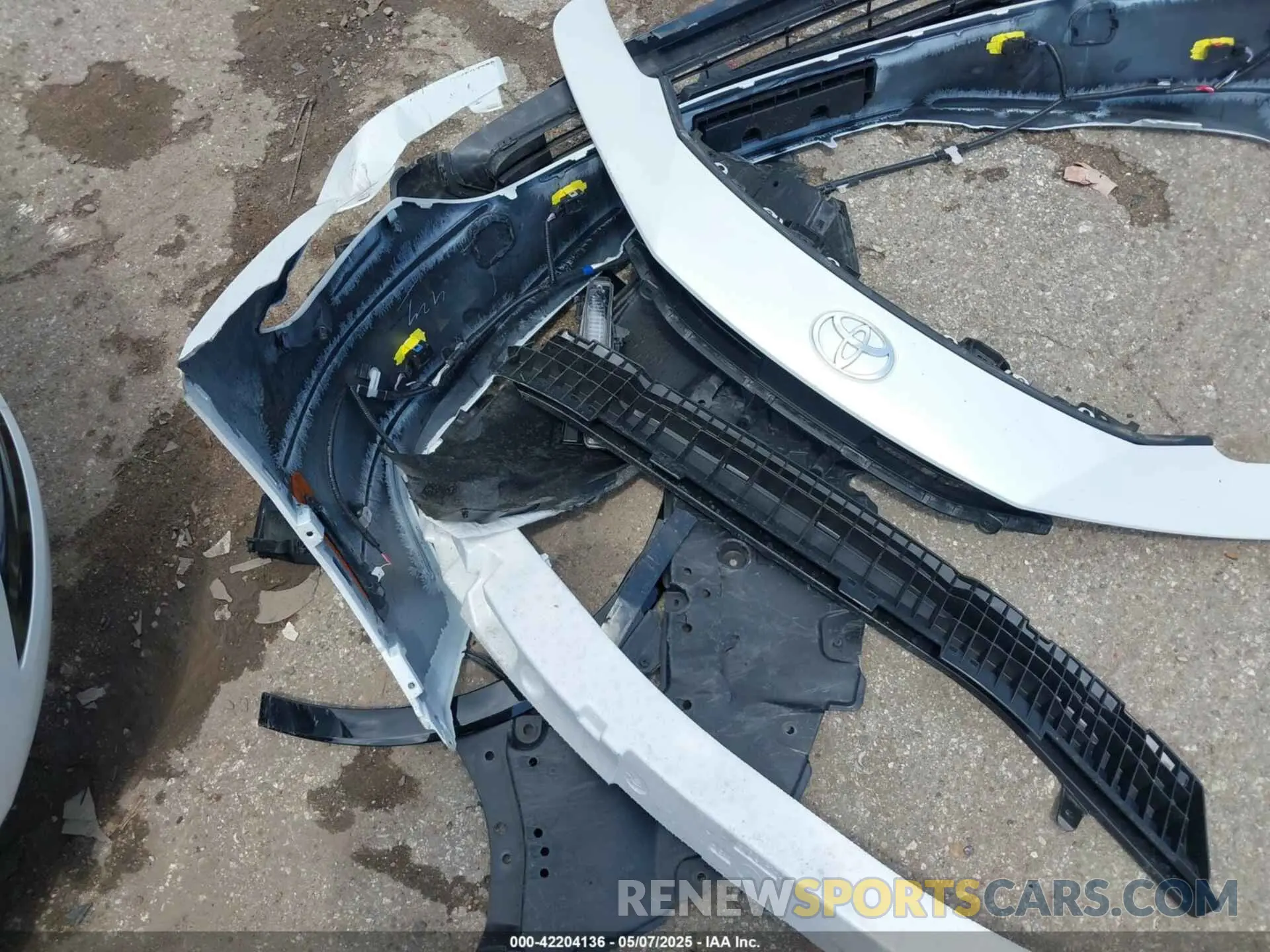 18 Photograph of a damaged car JTDACAAU6R3042736 TOYOTA PRIUS 2024