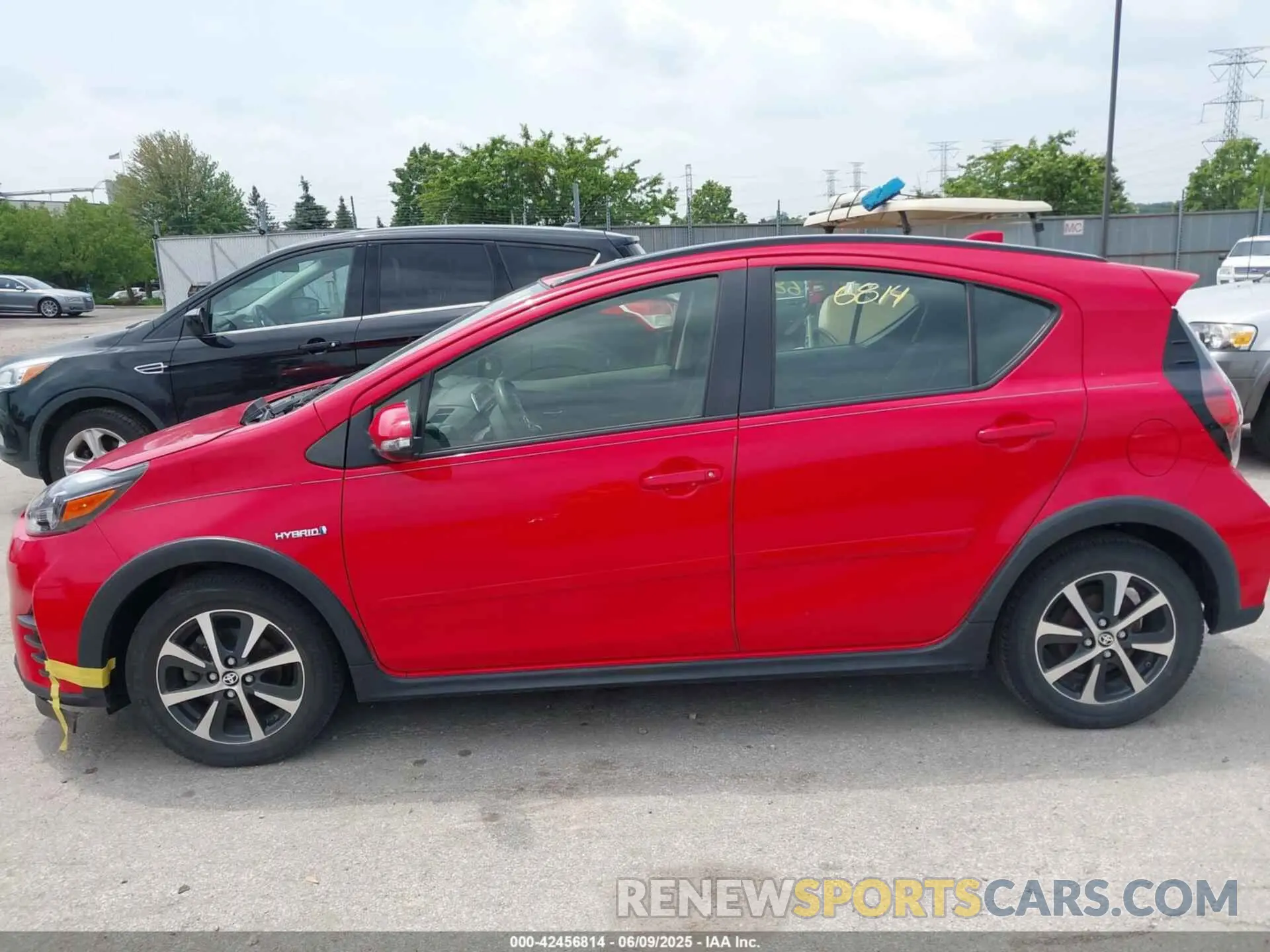 14 Photograph of a damaged car JTDKDTB37K1625353 TOYOTA PRIUS C 2019