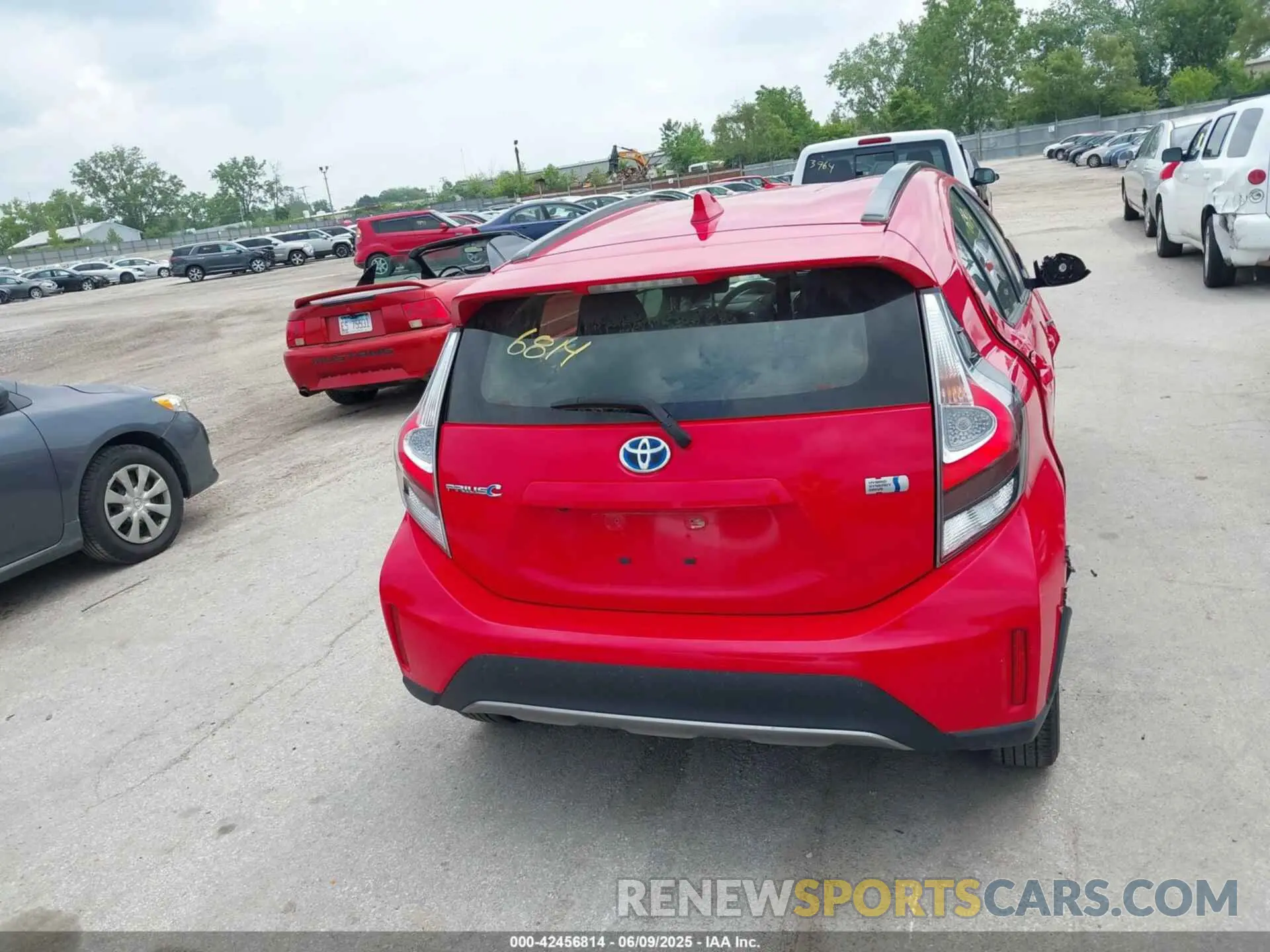 16 Photograph of a damaged car JTDKDTB37K1625353 TOYOTA PRIUS C 2019