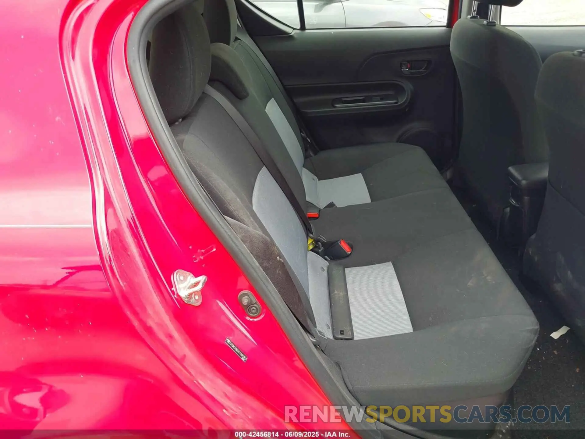 8 Photograph of a damaged car JTDKDTB37K1625353 TOYOTA PRIUS C 2019