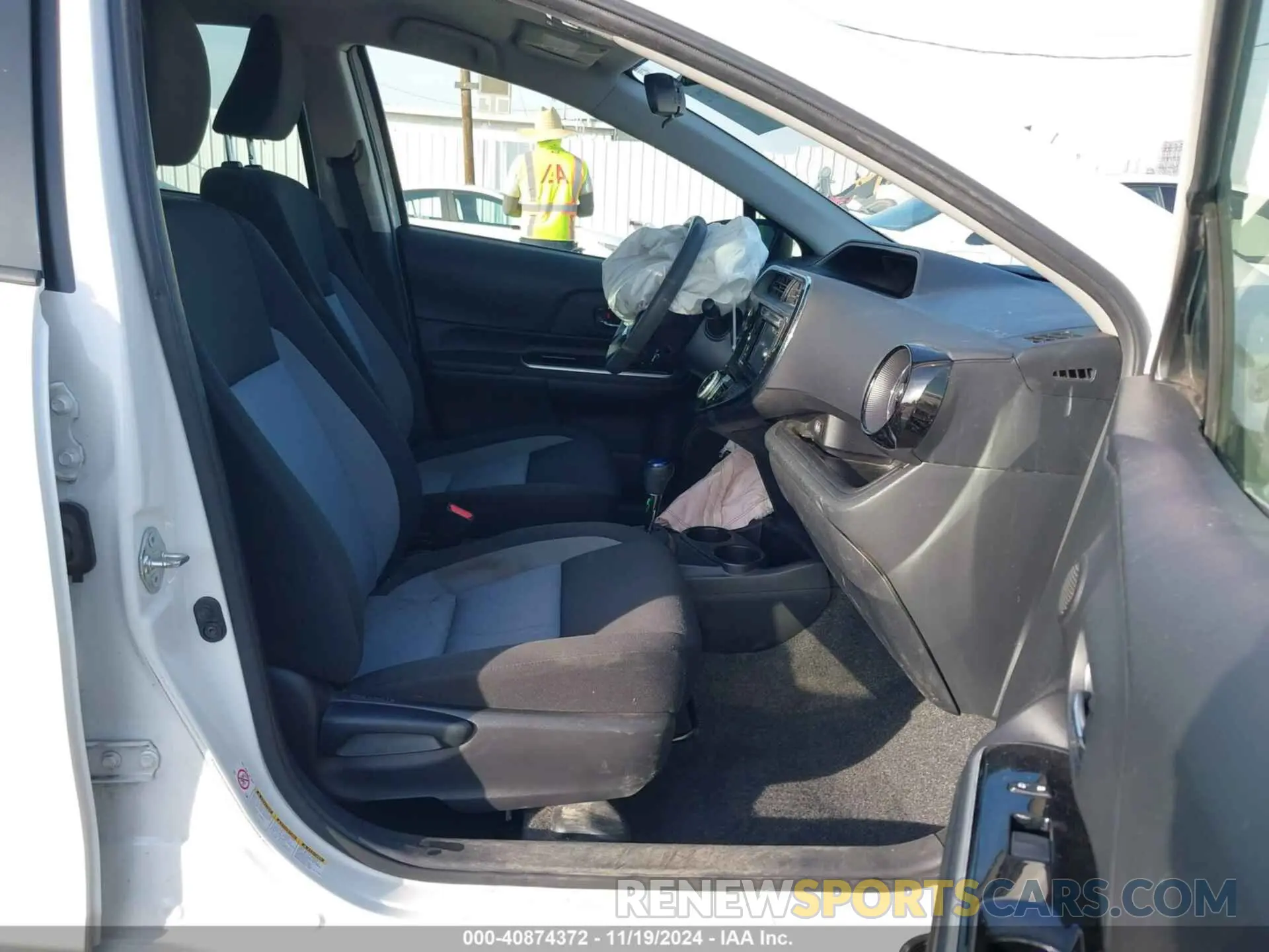 5 Photograph of a damaged car JTDKDTB39K1622874 TOYOTA PRIUS C 2019