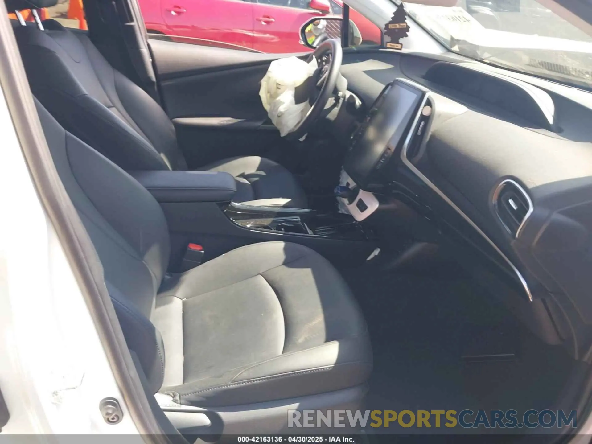 5 Photograph of a damaged car JTDKARFP1K3118641 TOYOTA PRIUS PRIME 2019
