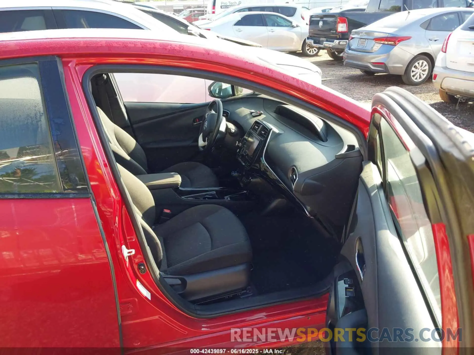 5 Photograph of a damaged car JTDKARFP5K3119341 TOYOTA PRIUS PRIME 2019