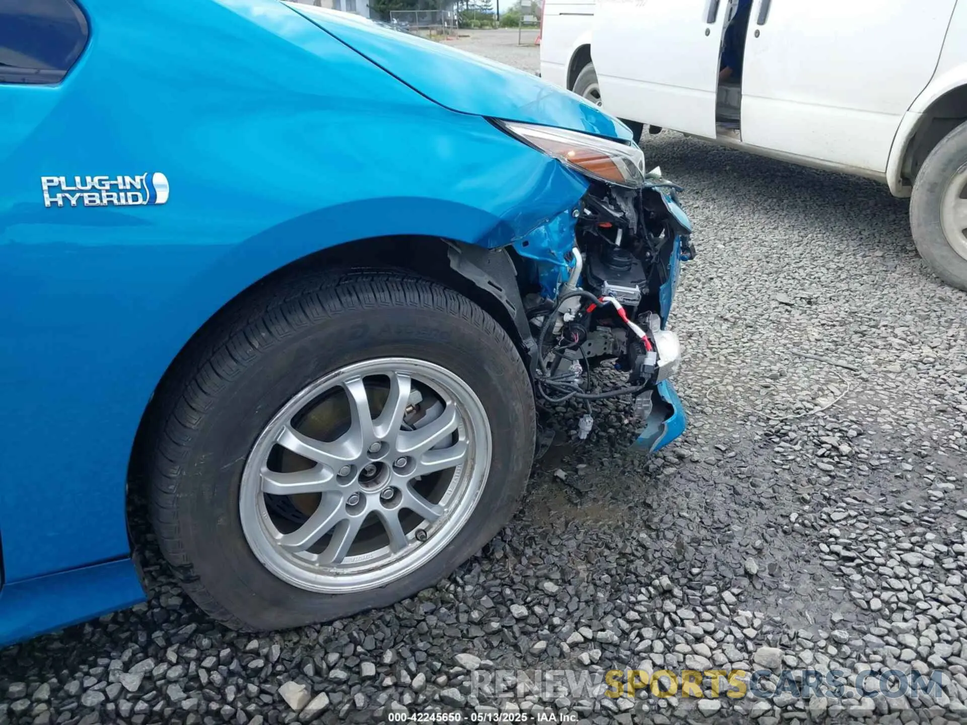 18 Photograph of a damaged car JTDKARFP6K3105819 TOYOTA PRIUS PRIME 2019