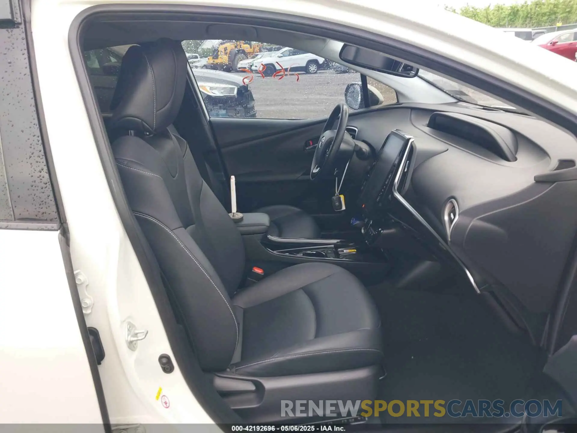 5 Photograph of a damaged car JTDKARFP2L3146028 TOYOTA PRIUS PRIME 2020