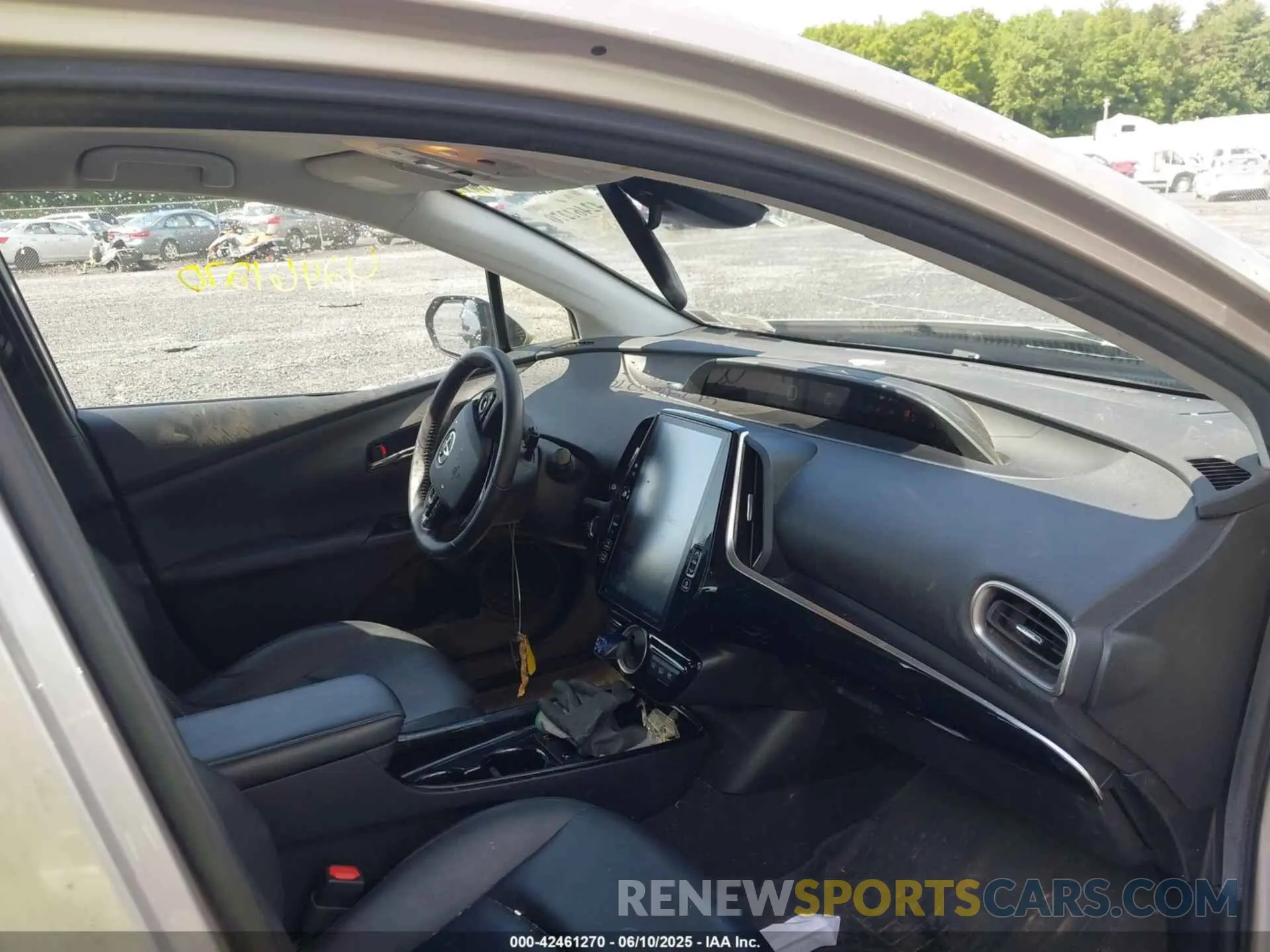5 Photograph of a damaged car JTDKARFP2L3161189 TOYOTA PRIUS PRIME 2020