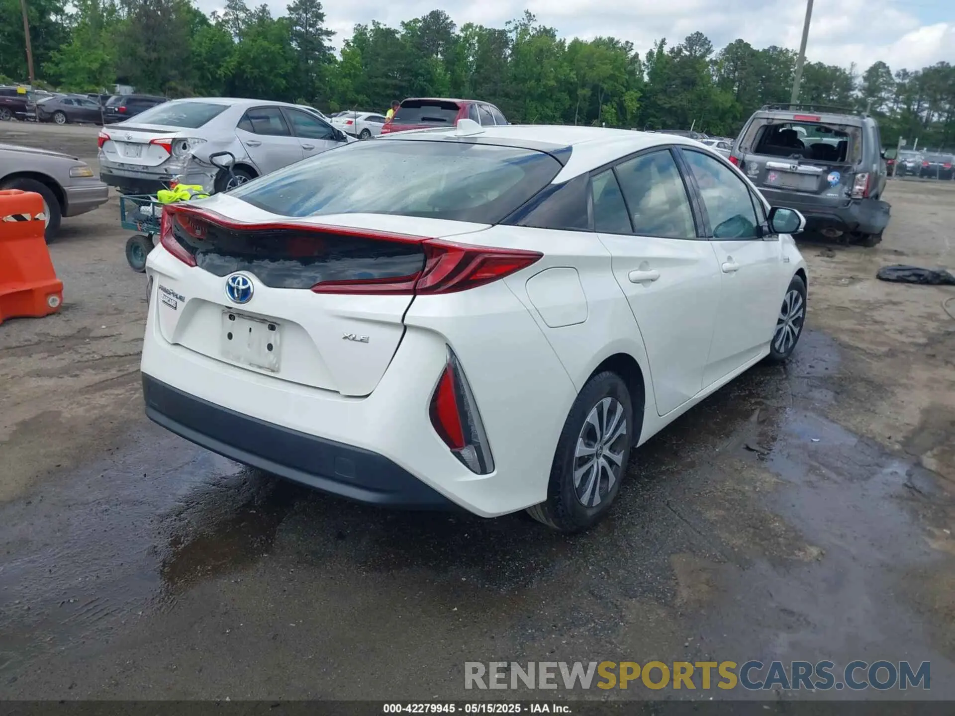 4 Photograph of a damaged car JTDKARFP5L3121530 TOYOTA PRIUS PRIME 2020