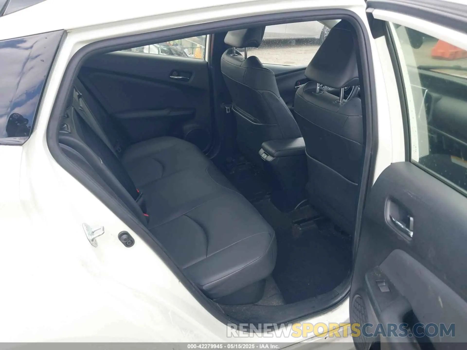 8 Photograph of a damaged car JTDKARFP5L3121530 TOYOTA PRIUS PRIME 2020