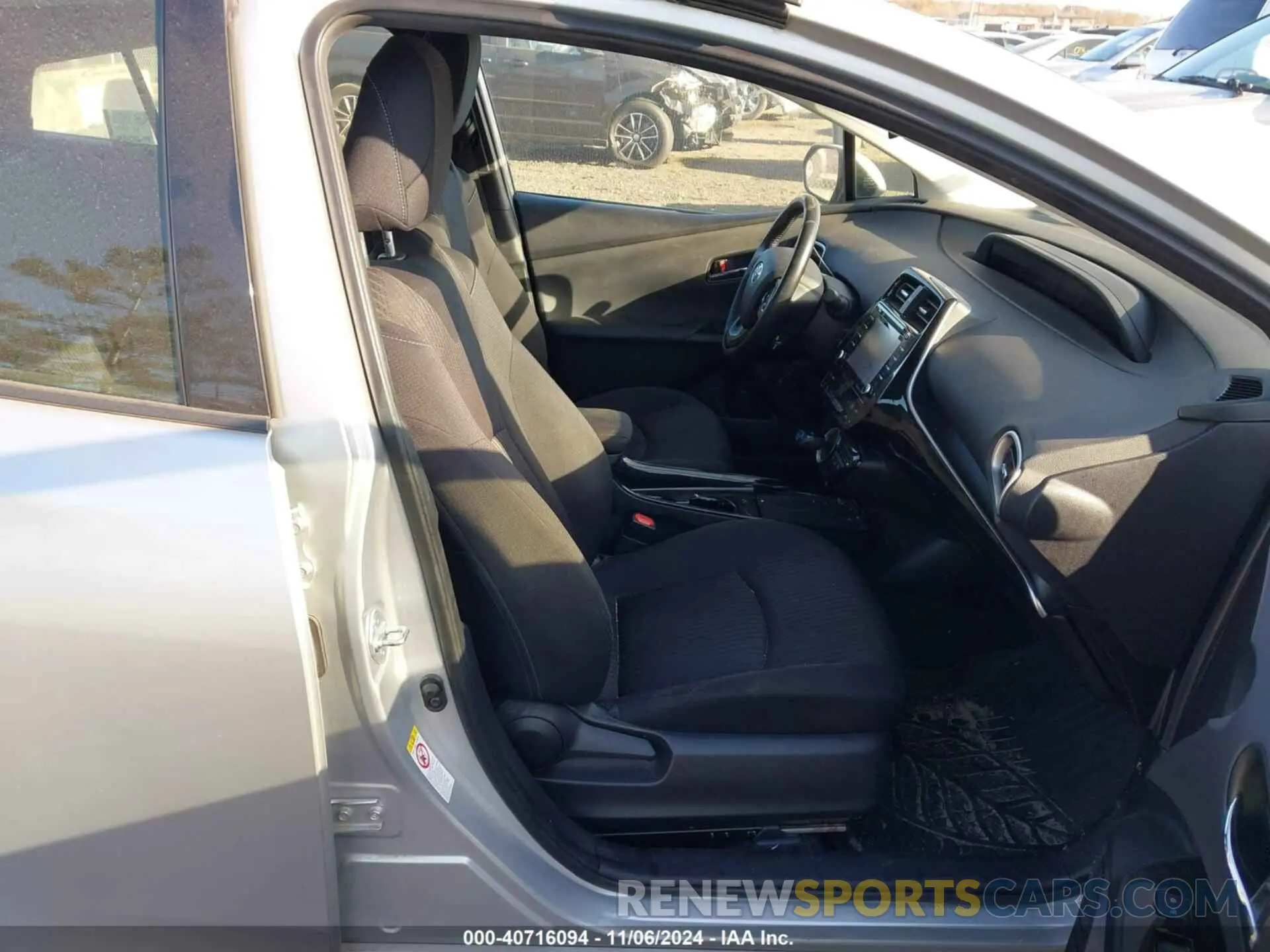 5 Photograph of a damaged car JTDKARFP5L3138201 TOYOTA PRIUS PRIME 2020