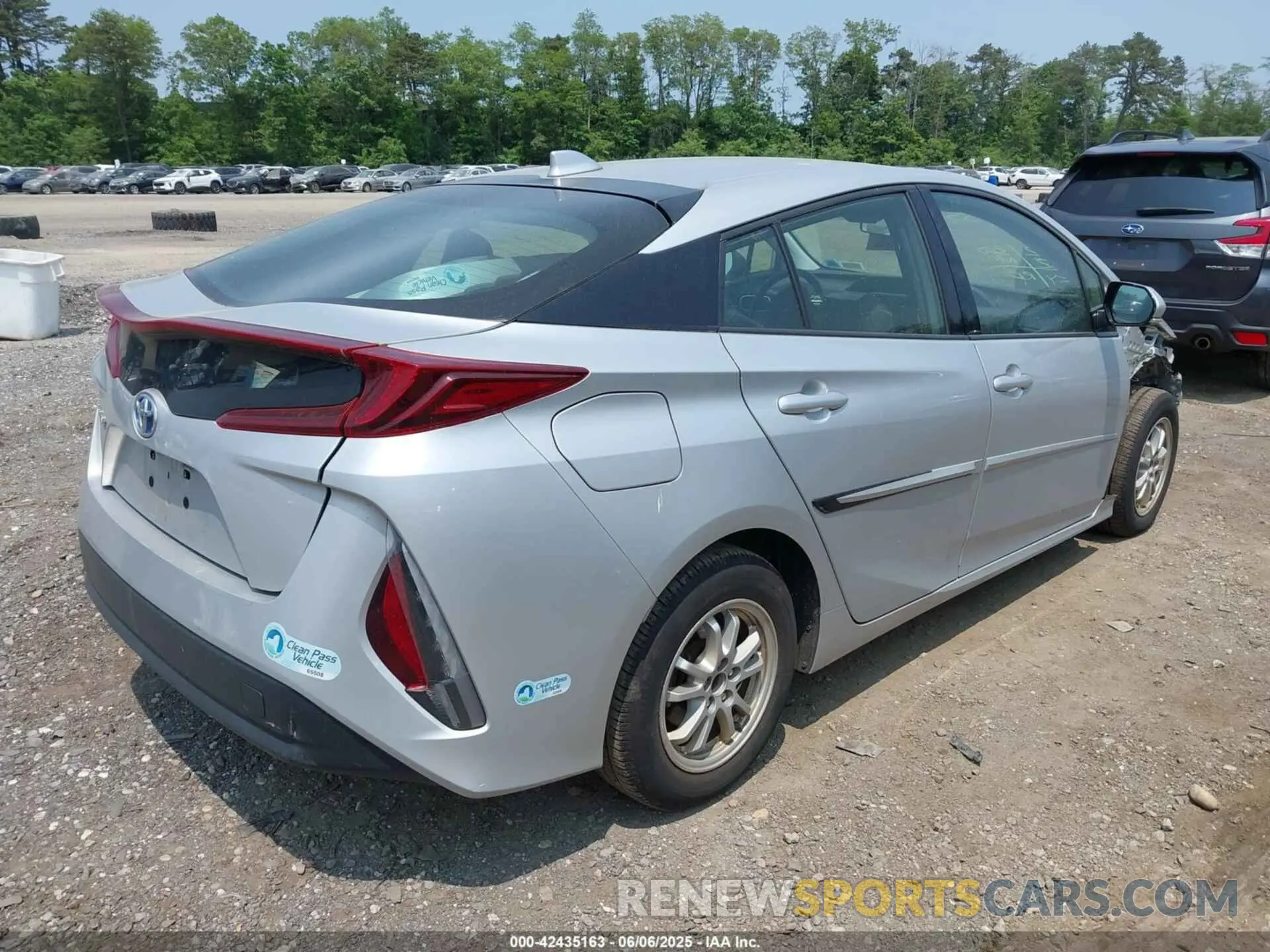 4 Photograph of a damaged car JTDKARFP5L3159548 TOYOTA PRIUS PRIME 2020