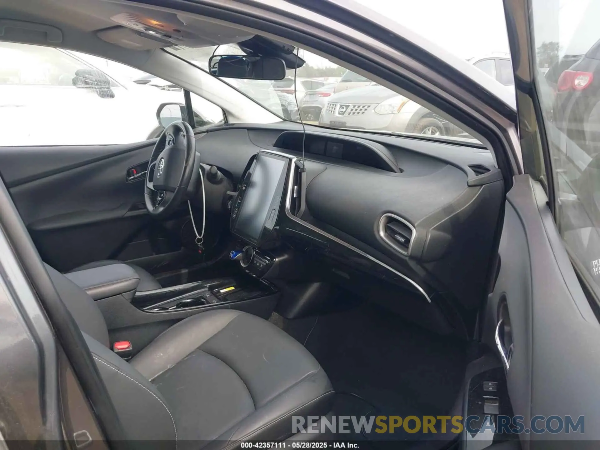 5 Photograph of a damaged car JTDKARFP6L3153192 TOYOTA PRIUS PRIME 2020