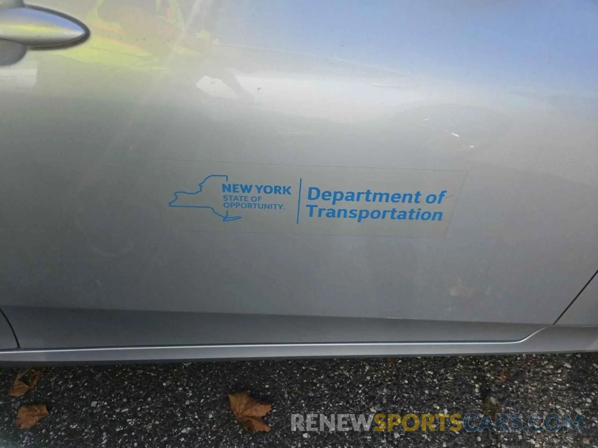 31 Photograph of a damaged car JTDKARFP7L3147403 TOYOTA PRIUS PRIME 2020