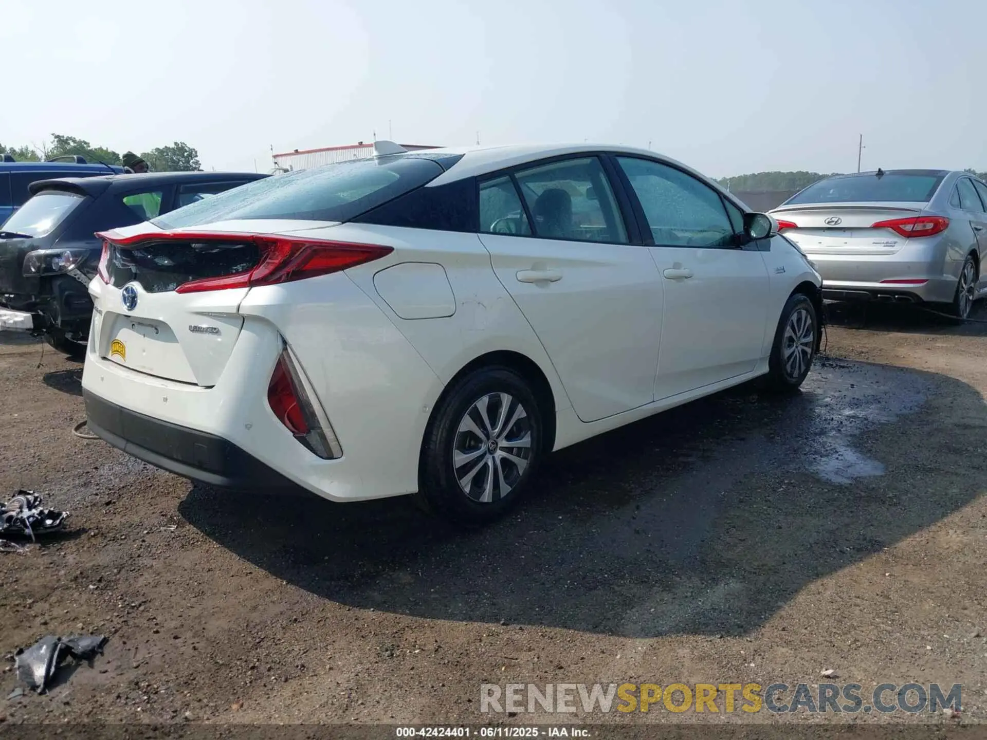 4 Photograph of a damaged car JTDKARFP8L3150861 TOYOTA PRIUS PRIME 2020