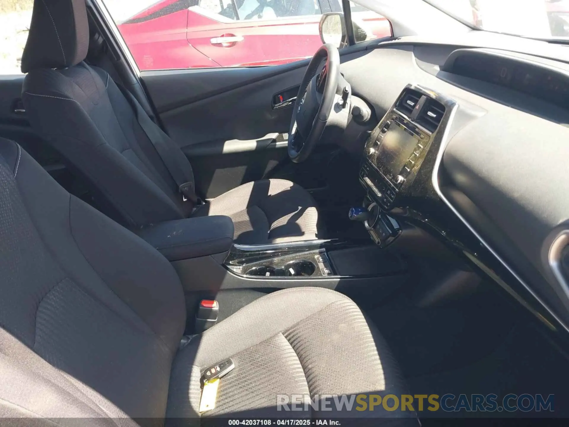 5 Photograph of a damaged car JTDKARFPXL3137917 TOYOTA PRIUS PRIME 2020