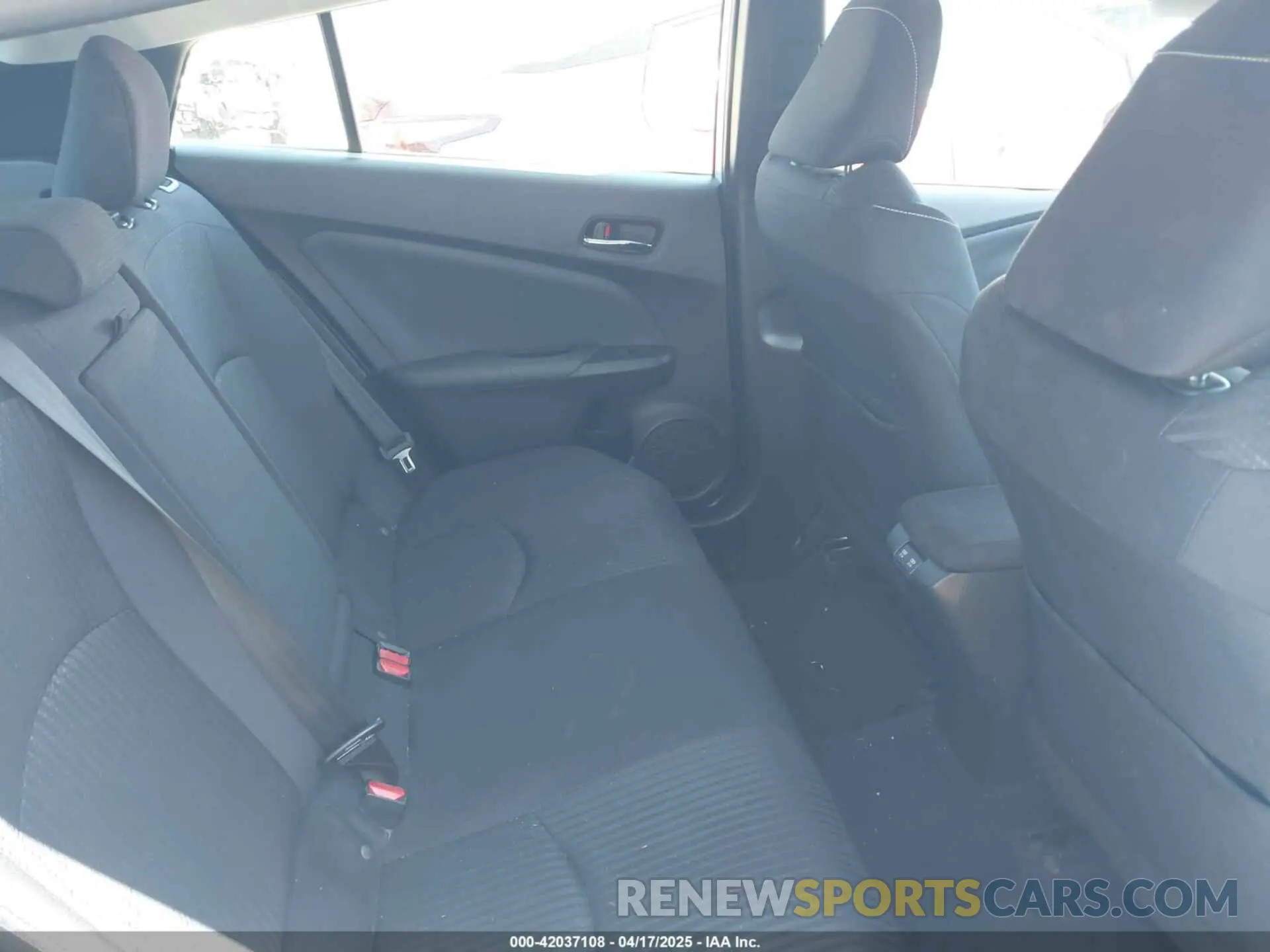 8 Photograph of a damaged car JTDKARFPXL3137917 TOYOTA PRIUS PRIME 2020